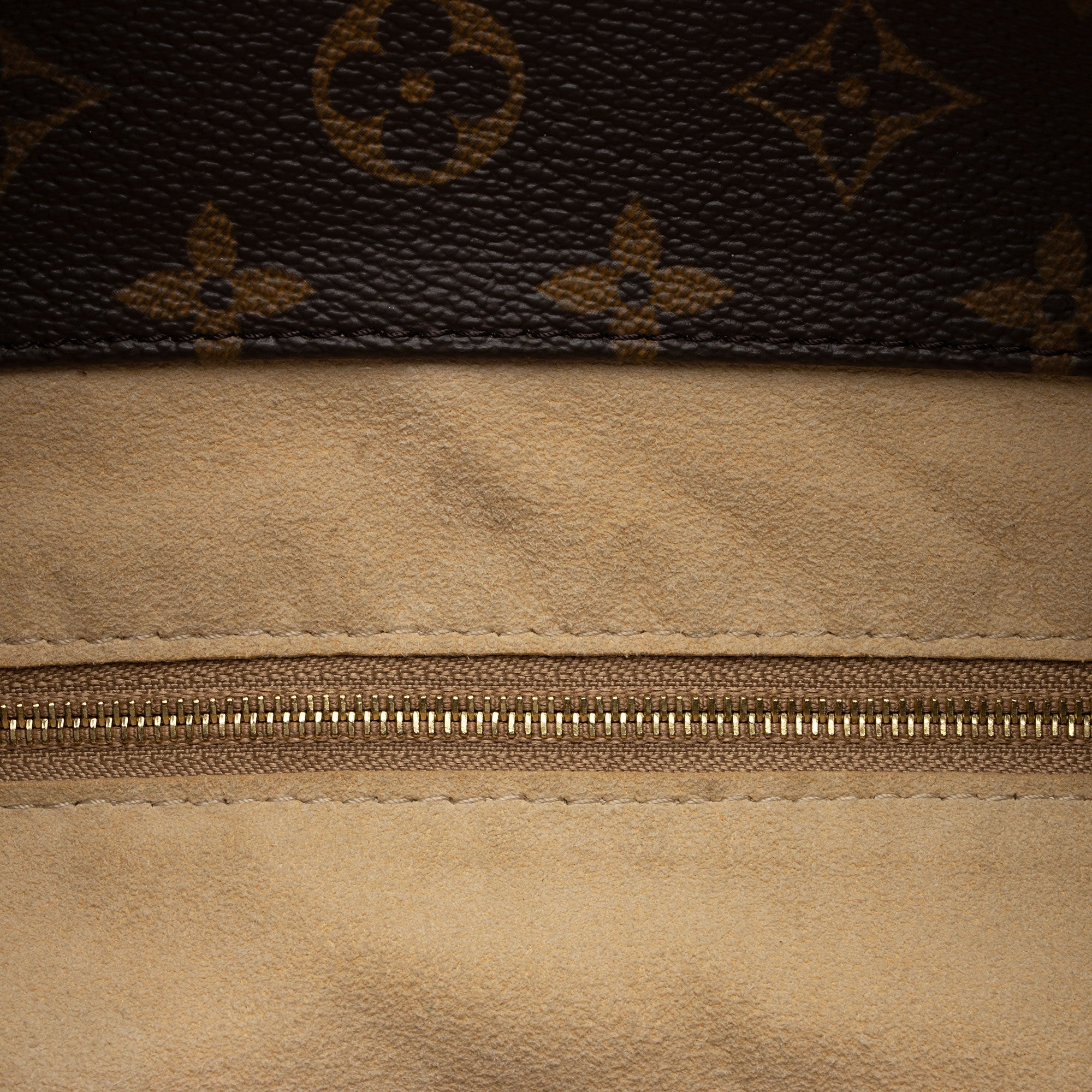 Louis Vuitton Monogram Canvas Artsy MM Shoulder Bag (SHF-Lla6Jn)