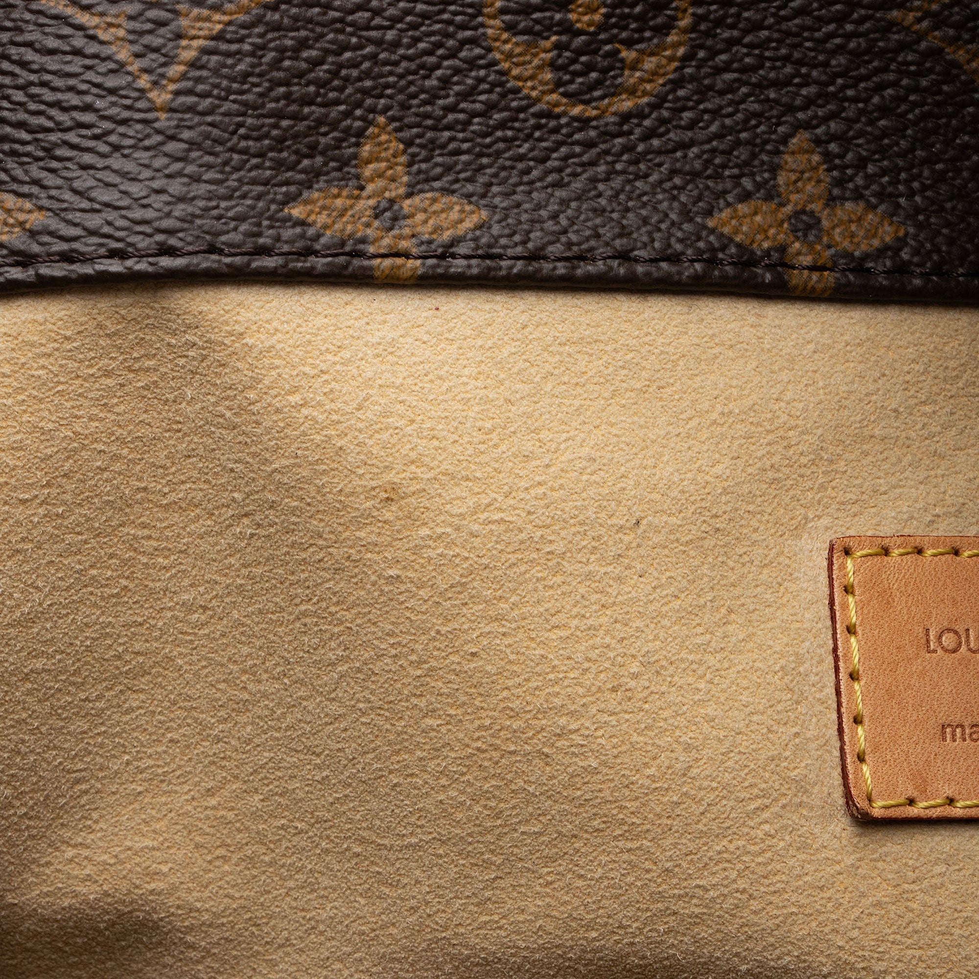 Louis Vuitton Monogram Canvas Artsy MM Shoulder Bag (SHF-Lla6Jn)