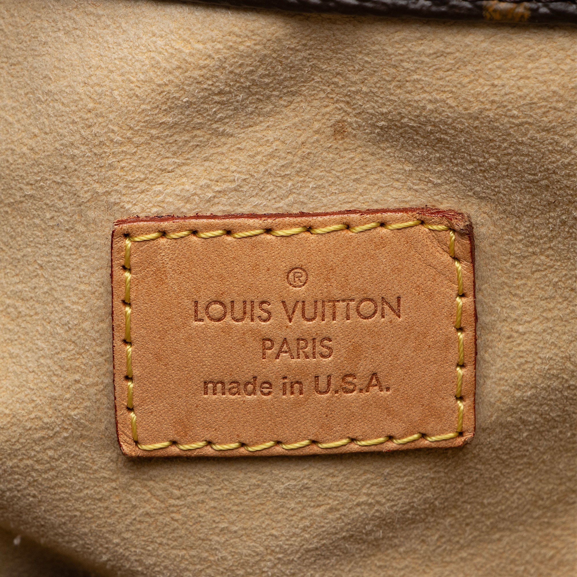 Louis Vuitton Monogram Canvas Artsy MM Shoulder Bag (SHF-Lla6Jn)