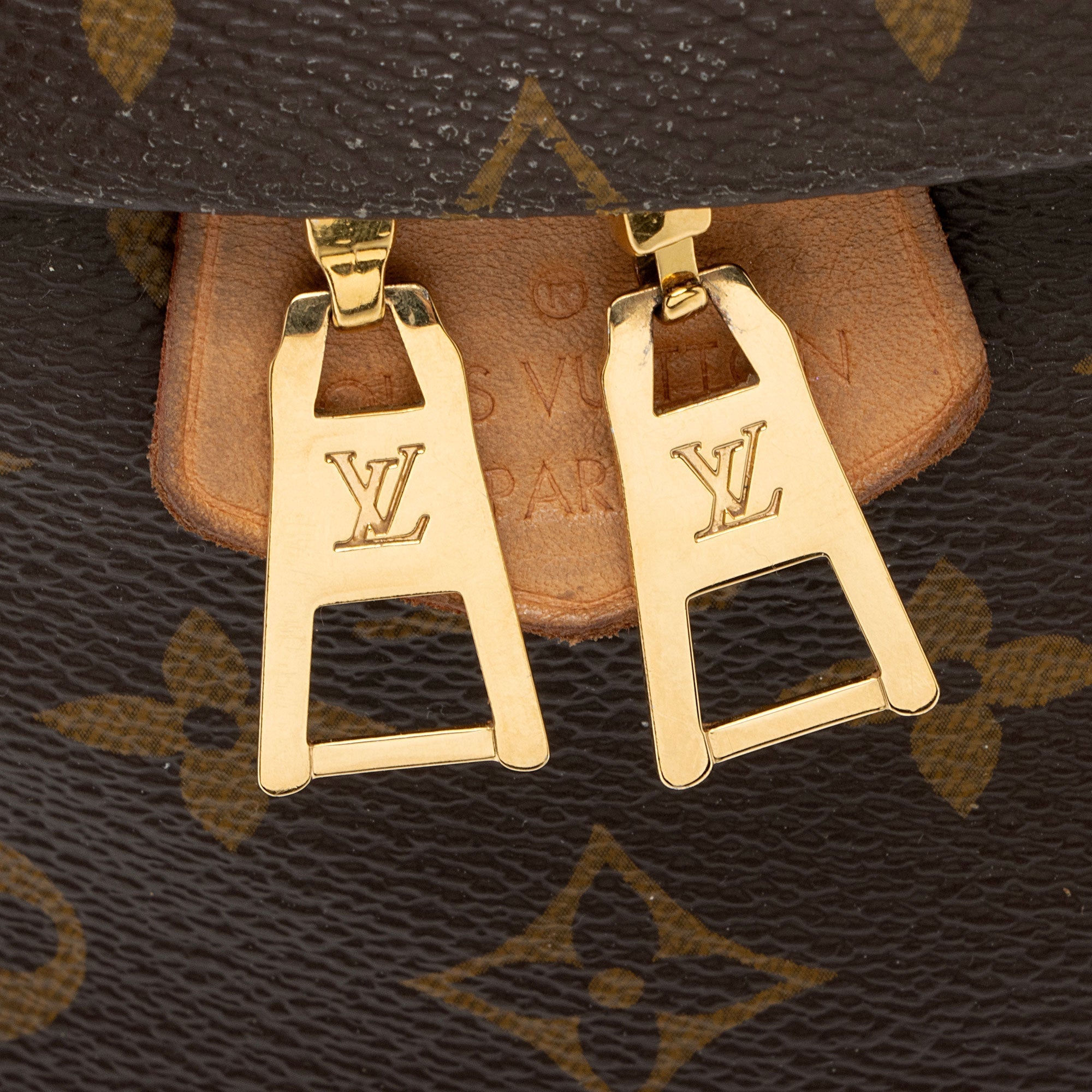 Louis Vuitton Monogram Canvas Bumbag (SHF-jnv8ax)