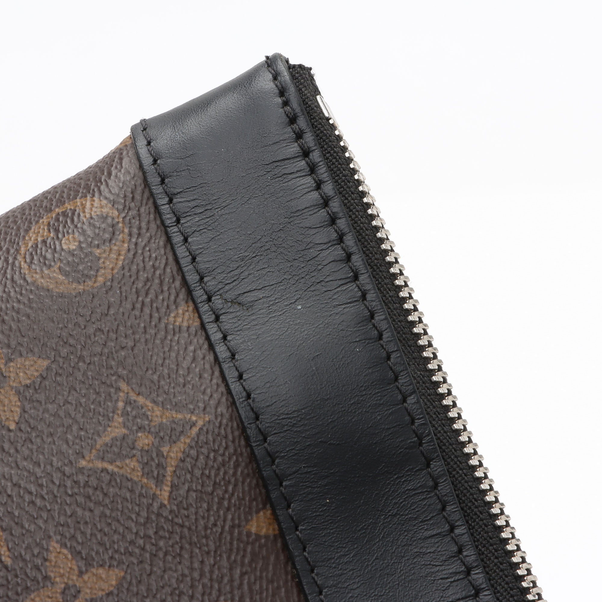 Louis Vuitton Monogram Canvas Discovery GM Pochette (SHF-H95Uqt)