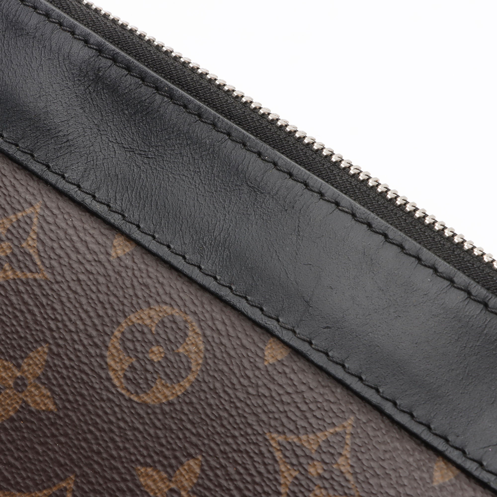 Louis Vuitton Monogram Canvas Discovery GM Pochette (SHF-H95Uqt)