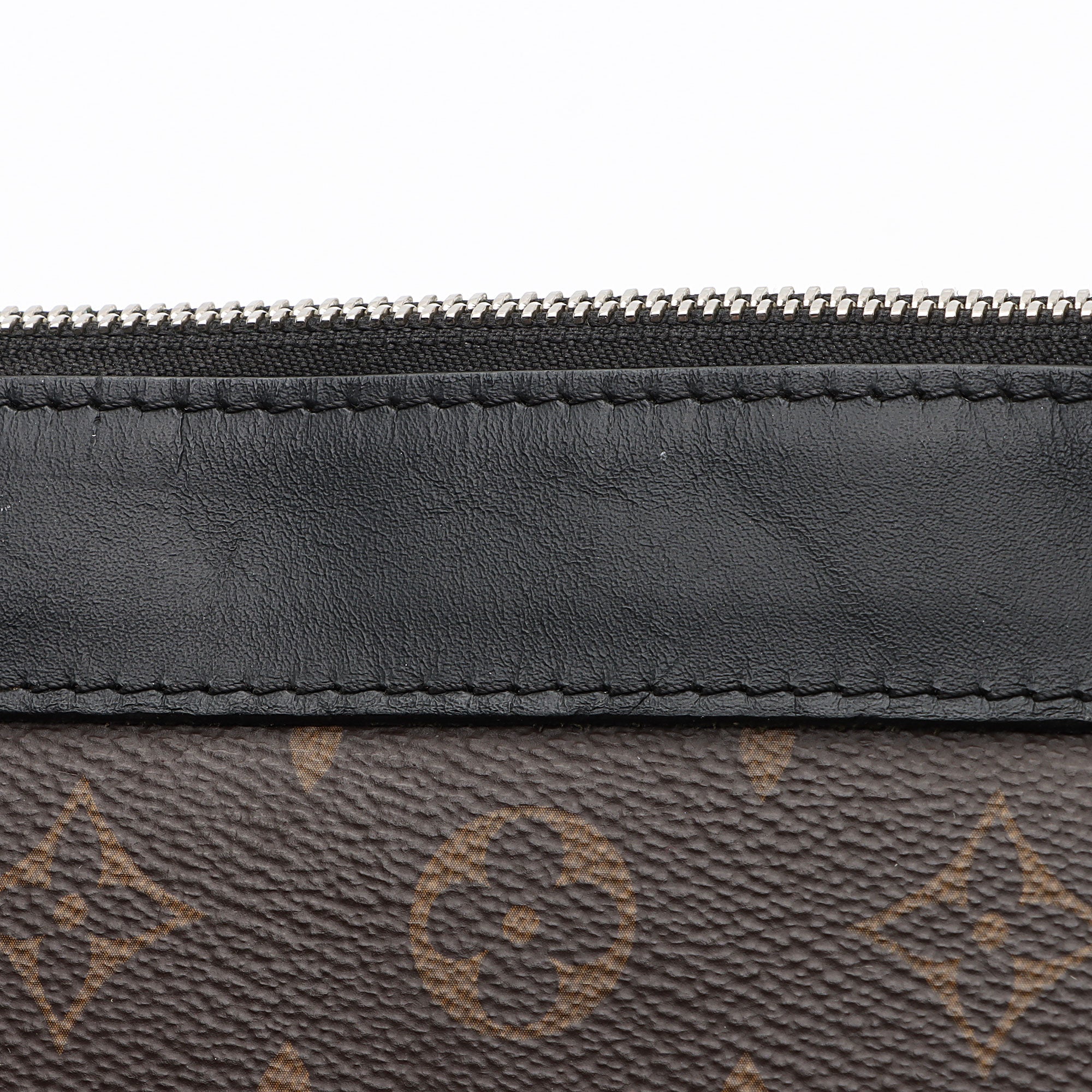 Louis Vuitton Monogram Canvas Discovery GM Pochette (SHF-H95Uqt)