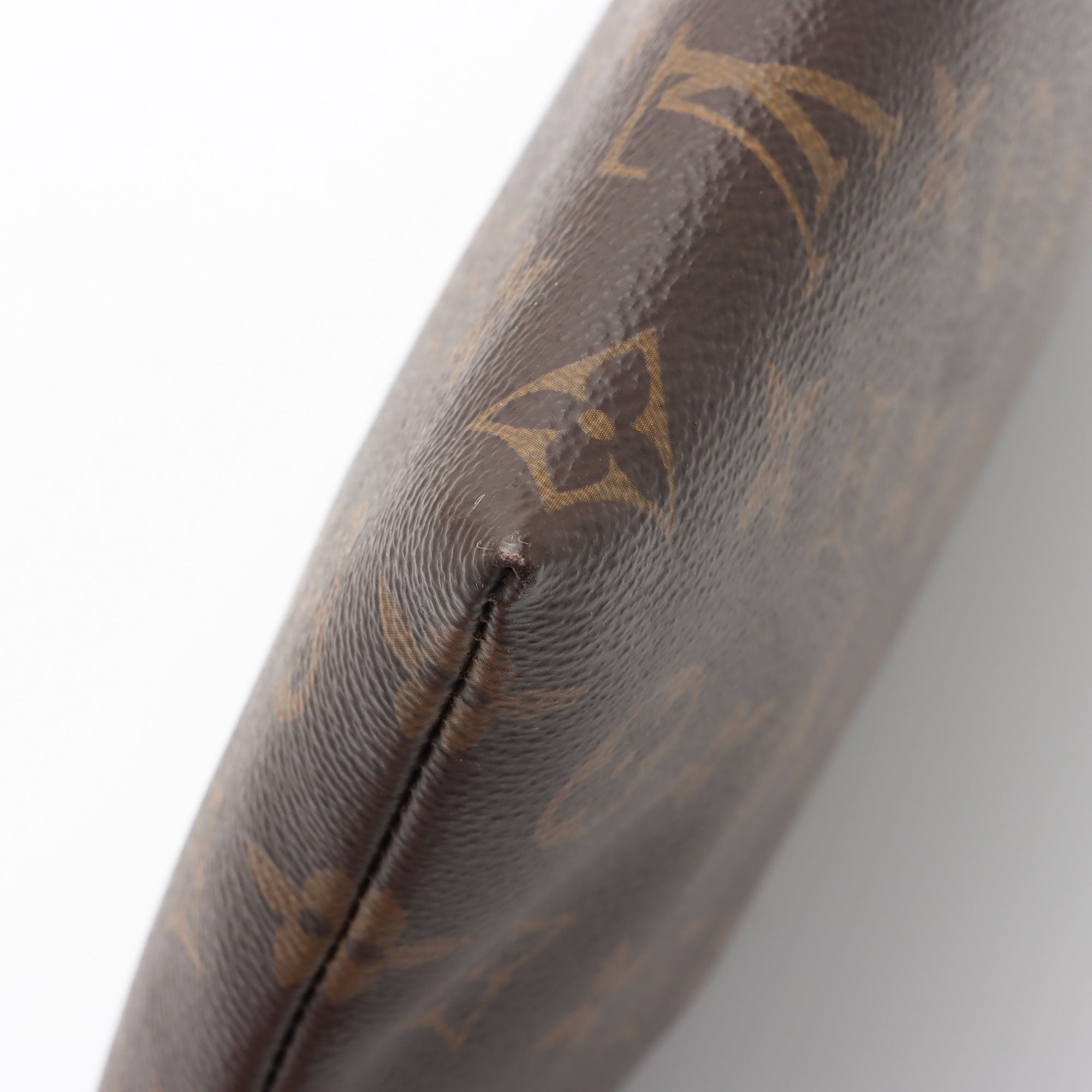 Louis Vuitton Monogram Canvas Discovery GM Pochette (SHF-H95Uqt)