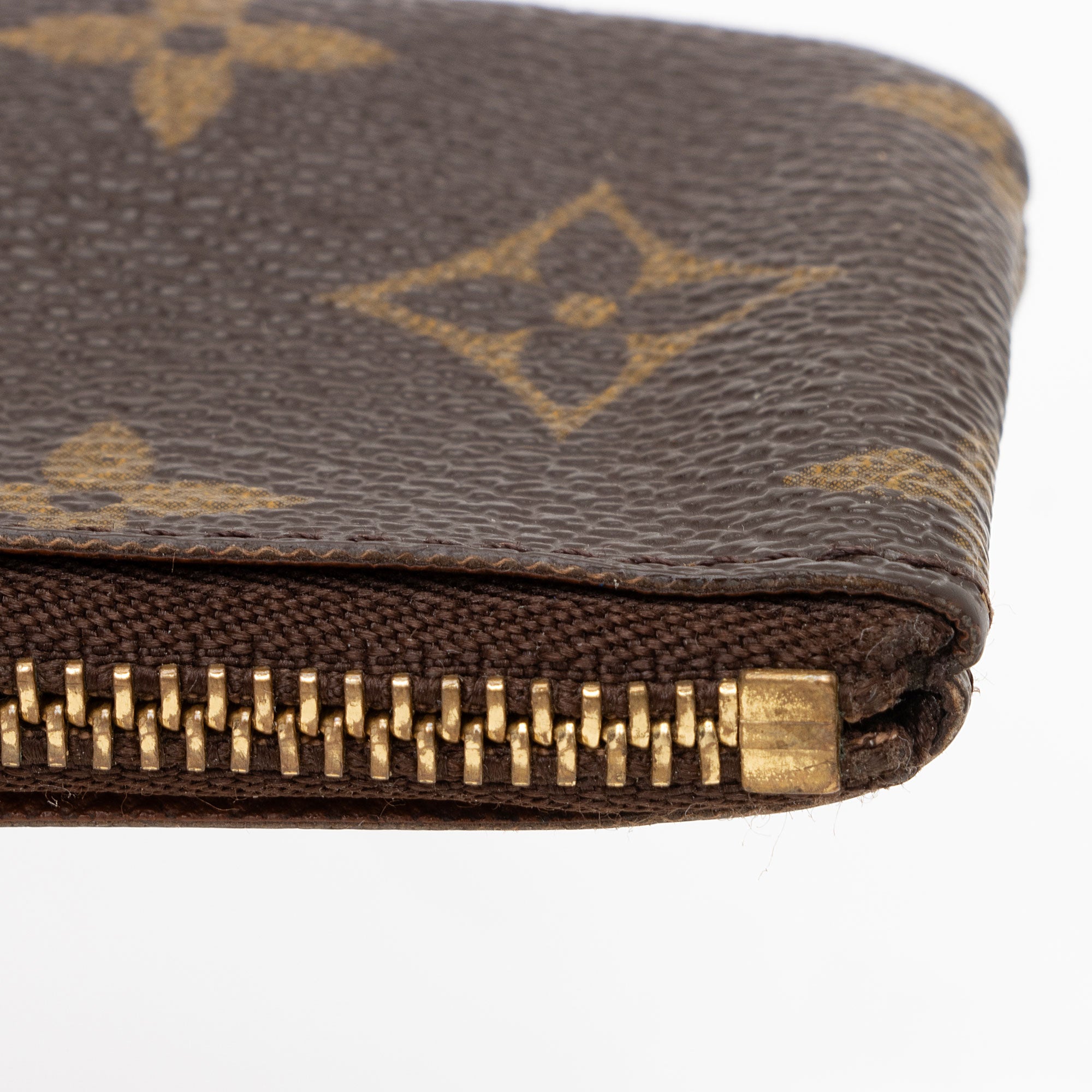 Louis Vuitton Monogram Canvas Key Pouch (SHF-O52URB)