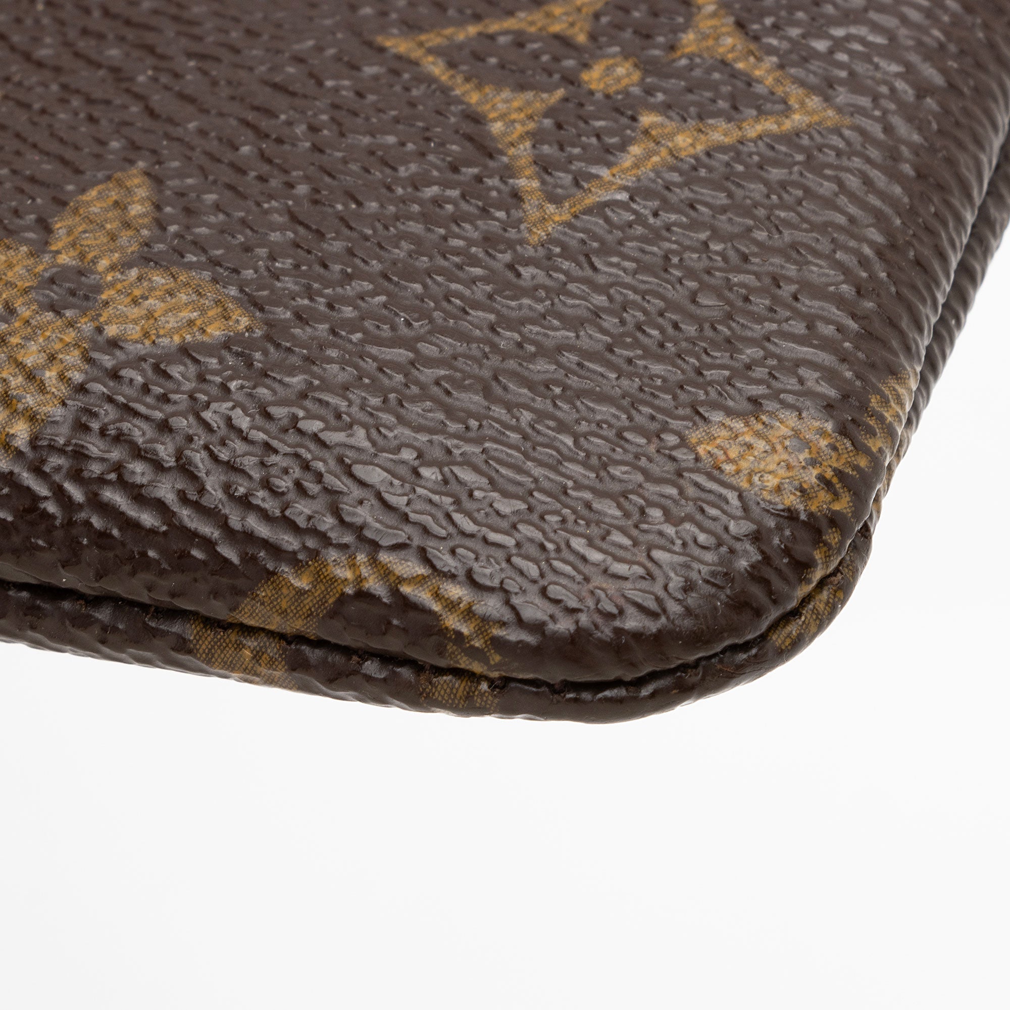 Louis Vuitton Monogram Canvas Key Pouch (SHF-O52URB)