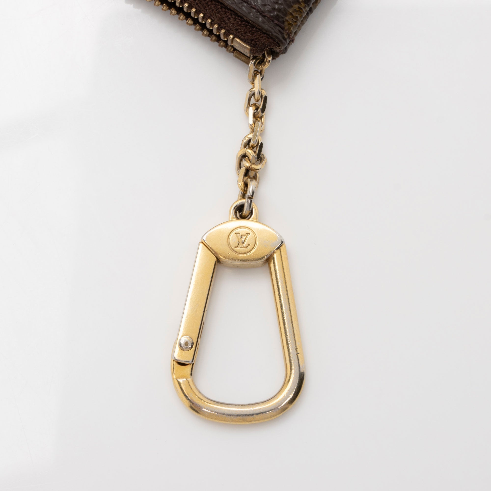 Louis Vuitton Monogram Canvas Key Pouch (SHF-O52URB)