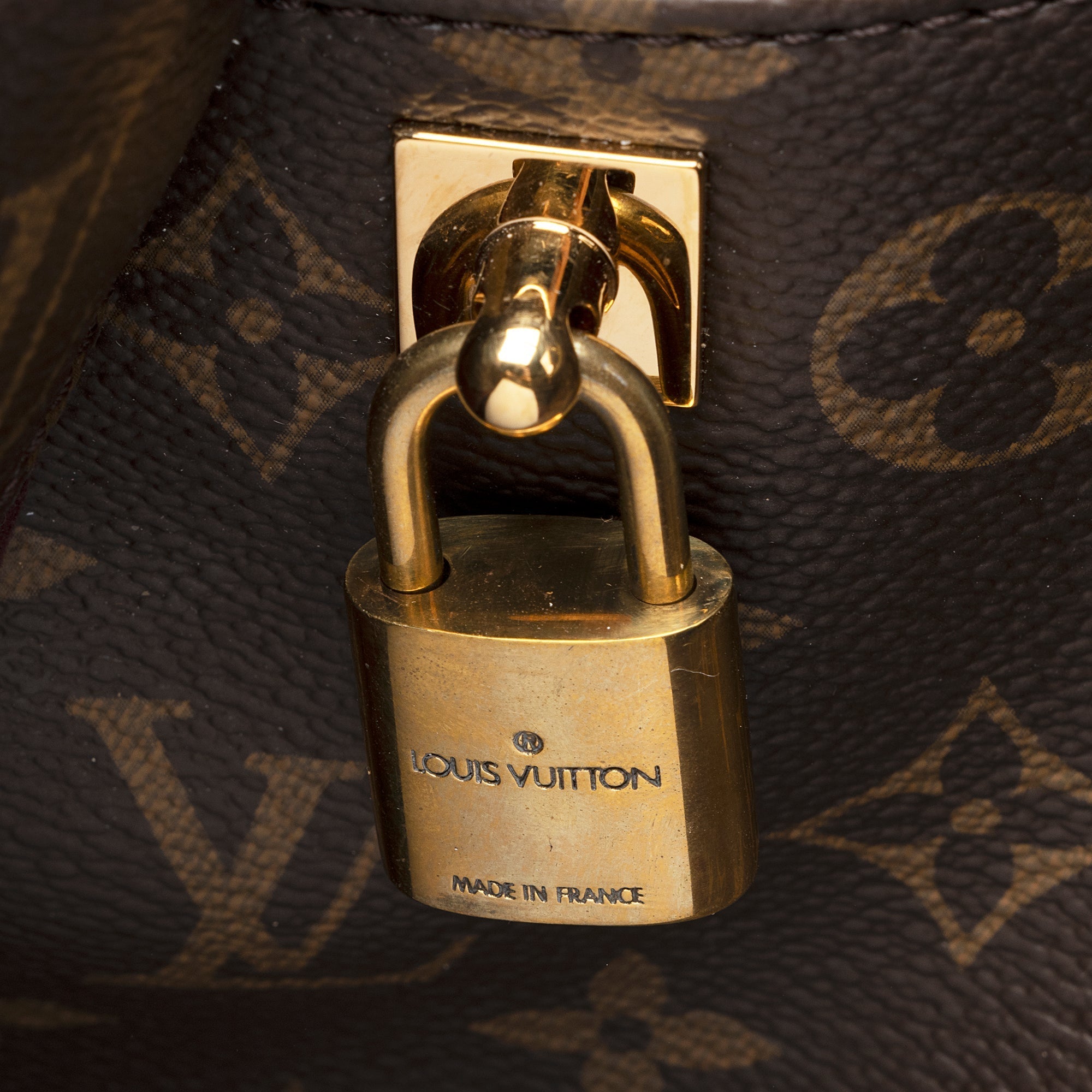 Louis Vuitton Monogram Canvas Montaigne GM Tote (SHF-22574)