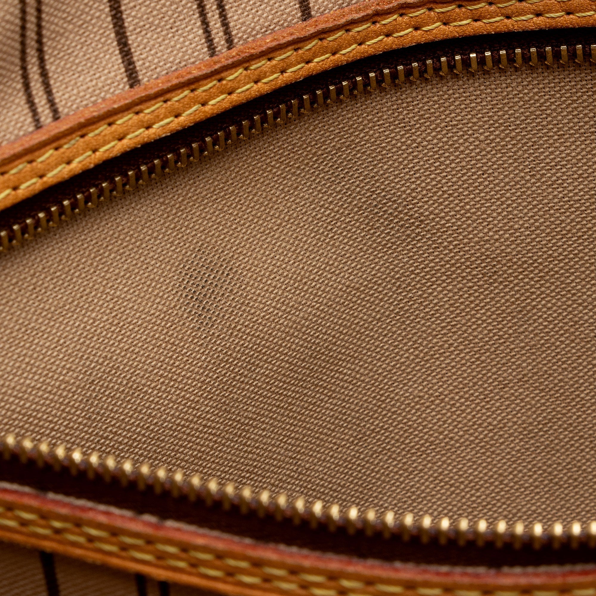 Louis Vuitton Monogram Canvas Neverfull GM Tote (SHF-nSJuuC)