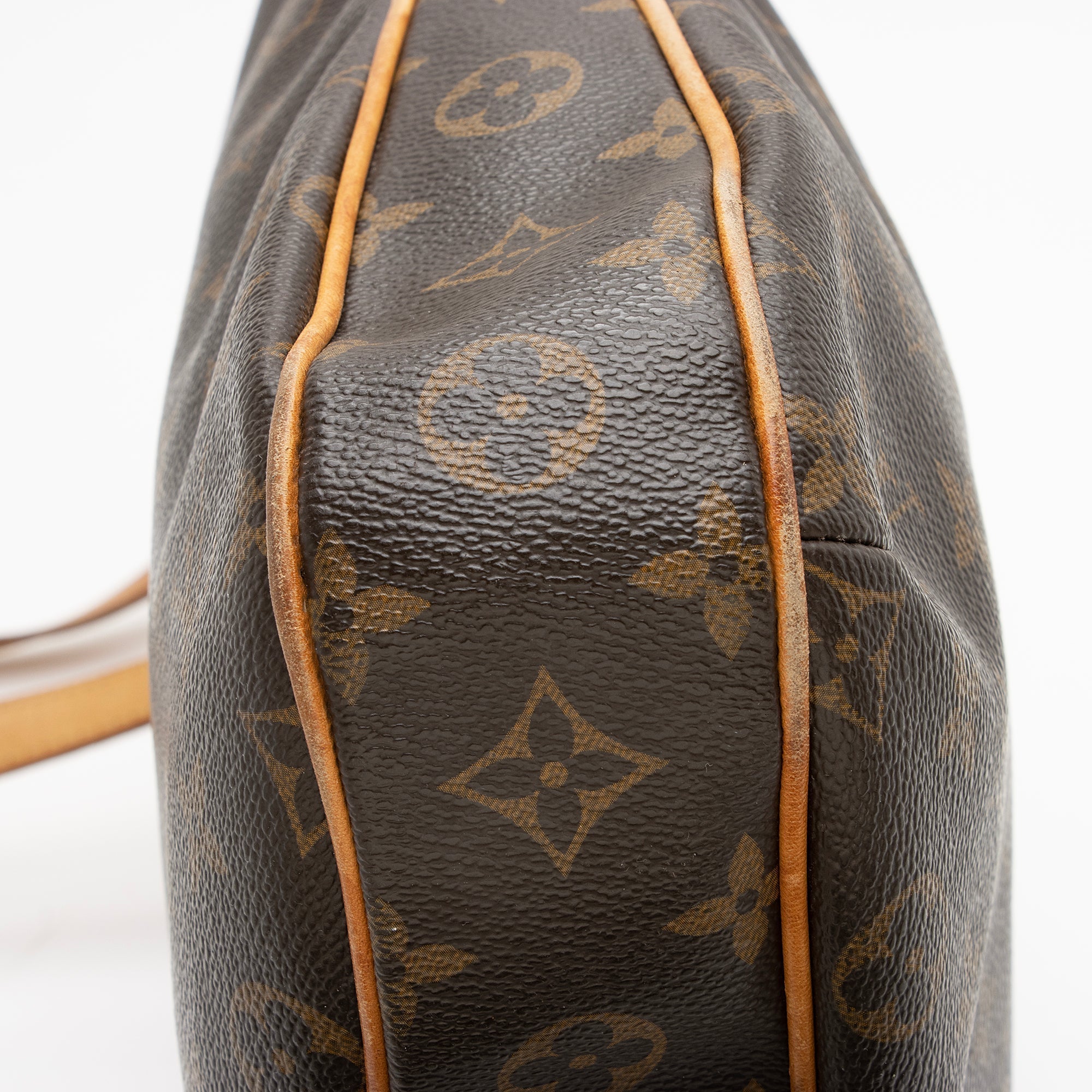 Louis Vuitton Monogram Canvas Odeon MM Shoulder Bag (SHF-22493)