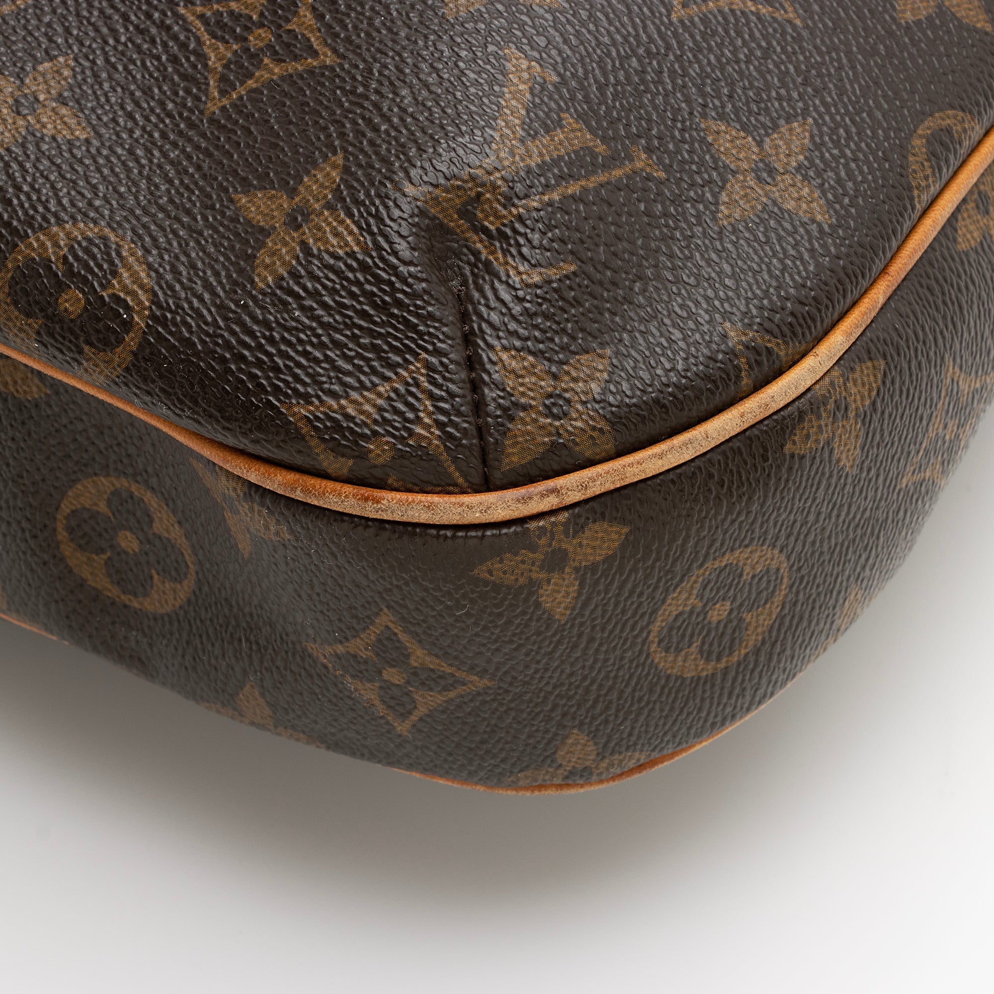 Louis Vuitton Monogram Canvas Odeon MM Shoulder Bag (SHF-22493)