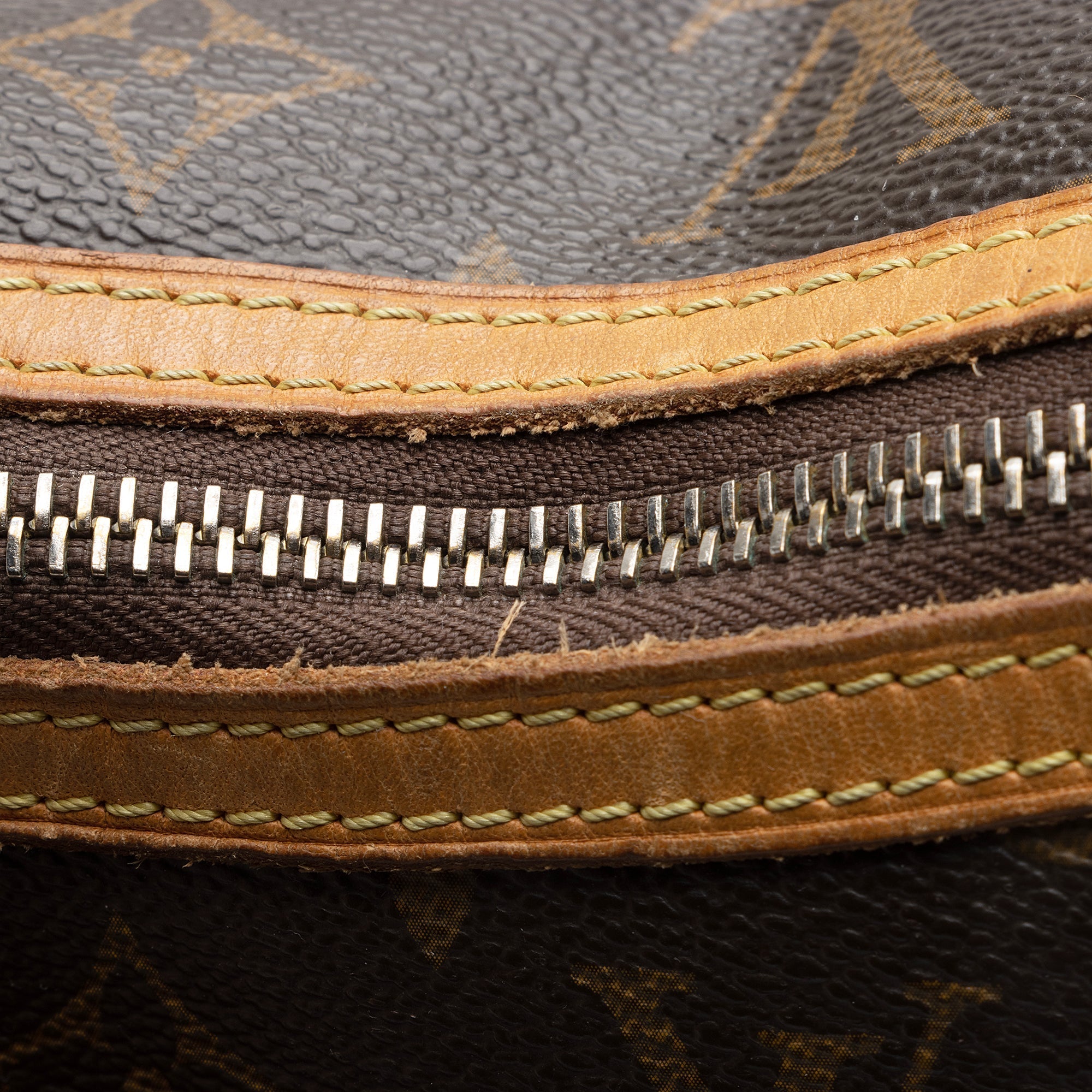 Louis Vuitton Monogram Canvas Odeon MM Shoulder Bag (SHF-22493)