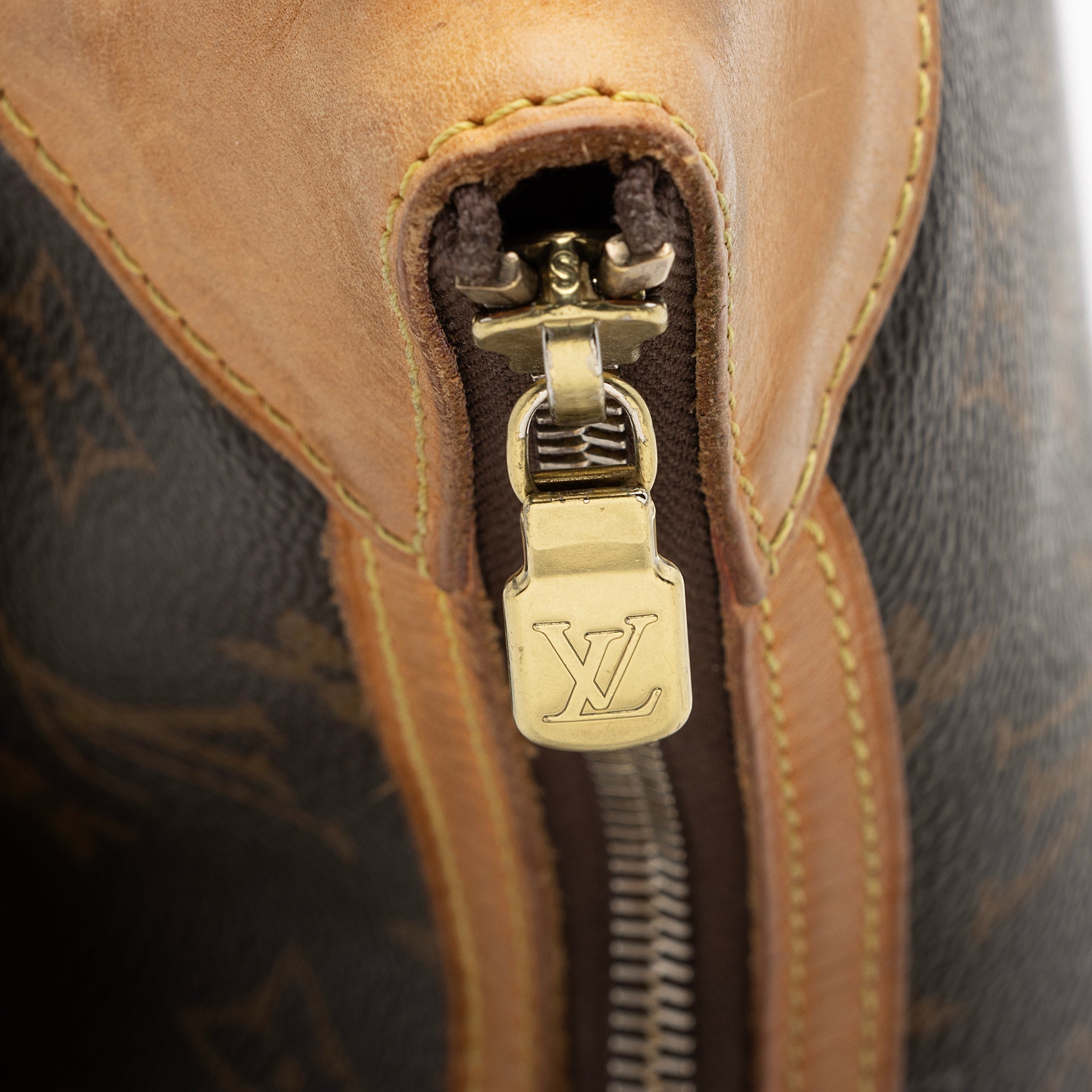 Louis Vuitton Monogram Canvas Odeon MM Shoulder Bag (SHF-22493)