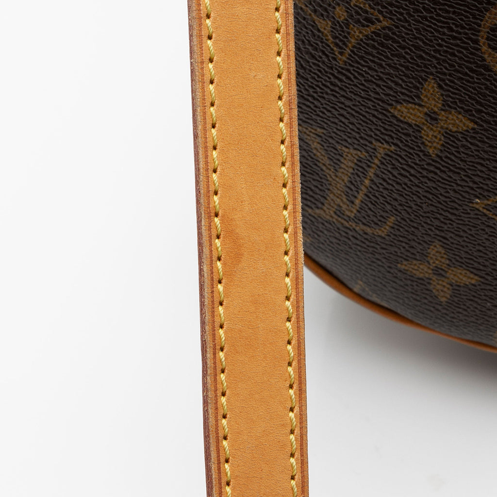 Louis Vuitton Monogram Canvas Odeon MM Shoulder Bag (SHF-nlH2xP)