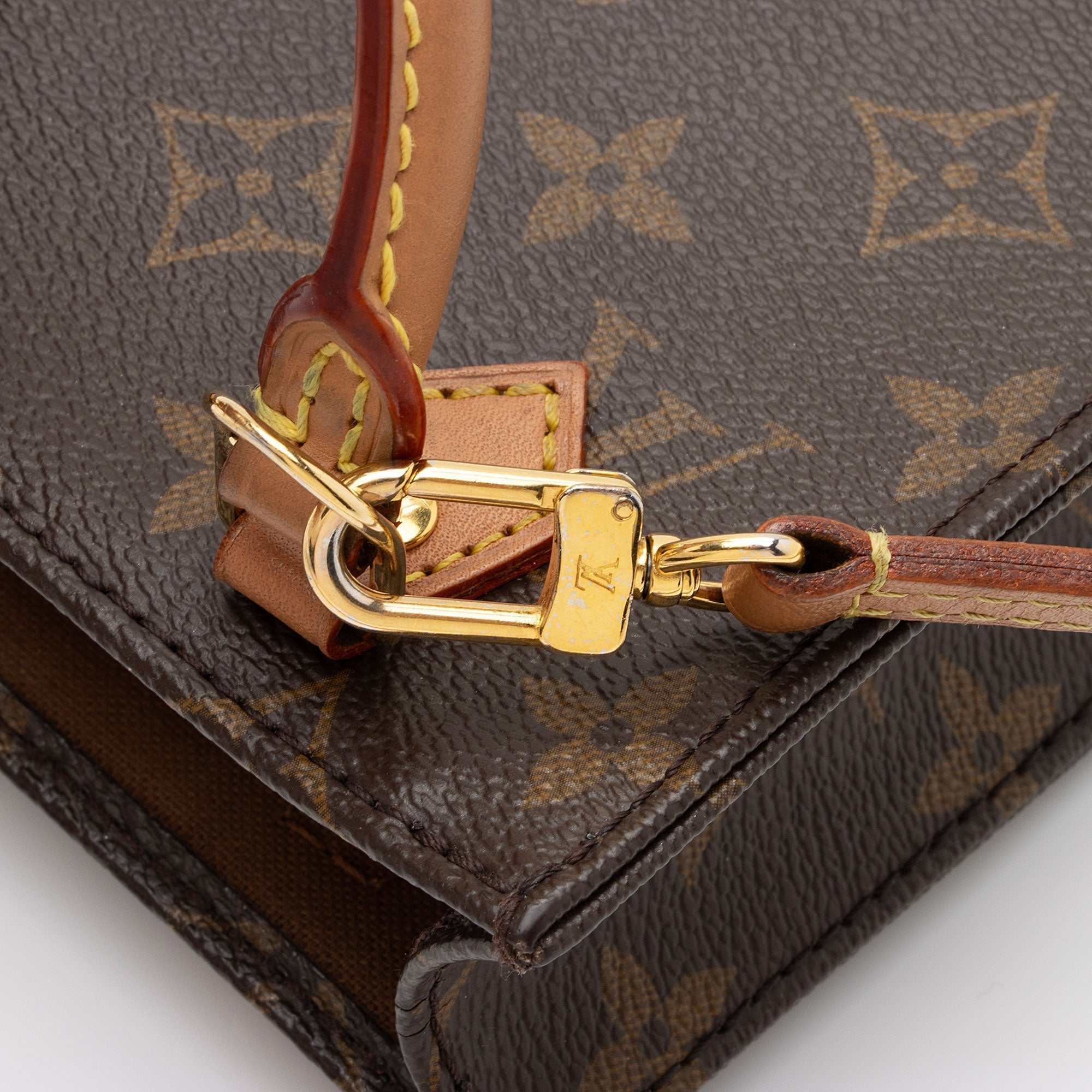 Louis Vuitton Monogram Canvas Petit Sac Plat Shoulder Bag (SHF-SYrls9)