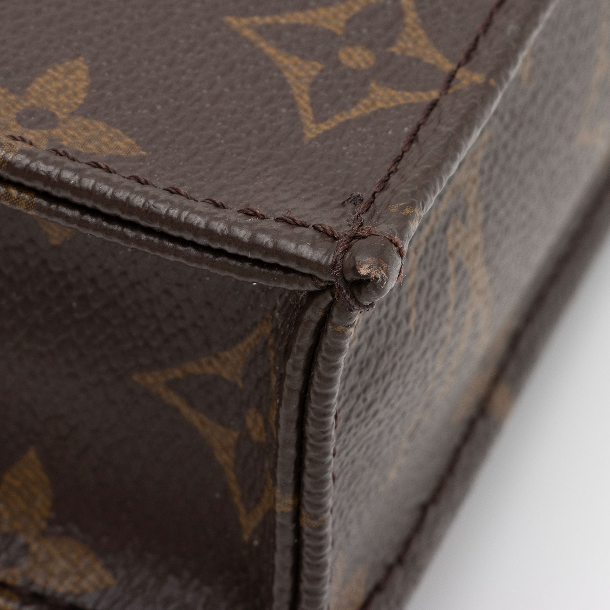 Louis Vuitton Monogram Canvas Petit Sac Plat Shoulder Bag (SHF-SYrls9)