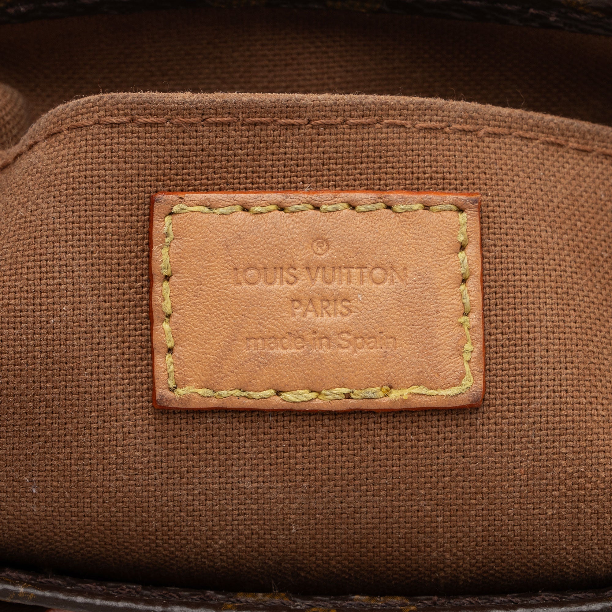 Louis Vuitton Monogram Canvas Petit Sac Plat Shoulder Bag (SHF-SYrls9)