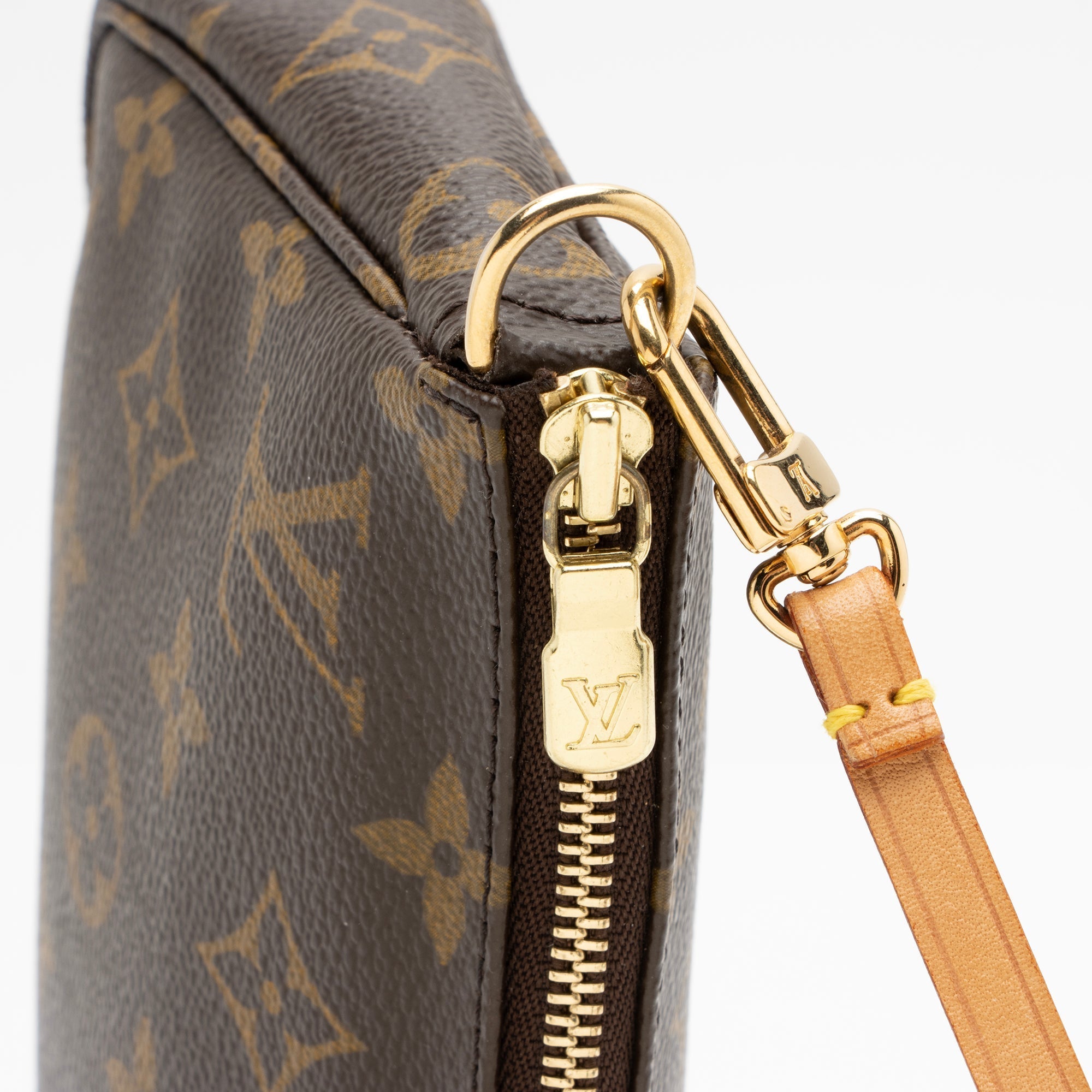 Louis Vuitton Monogram Canvas Pochette Accessoires (SHF-23557)