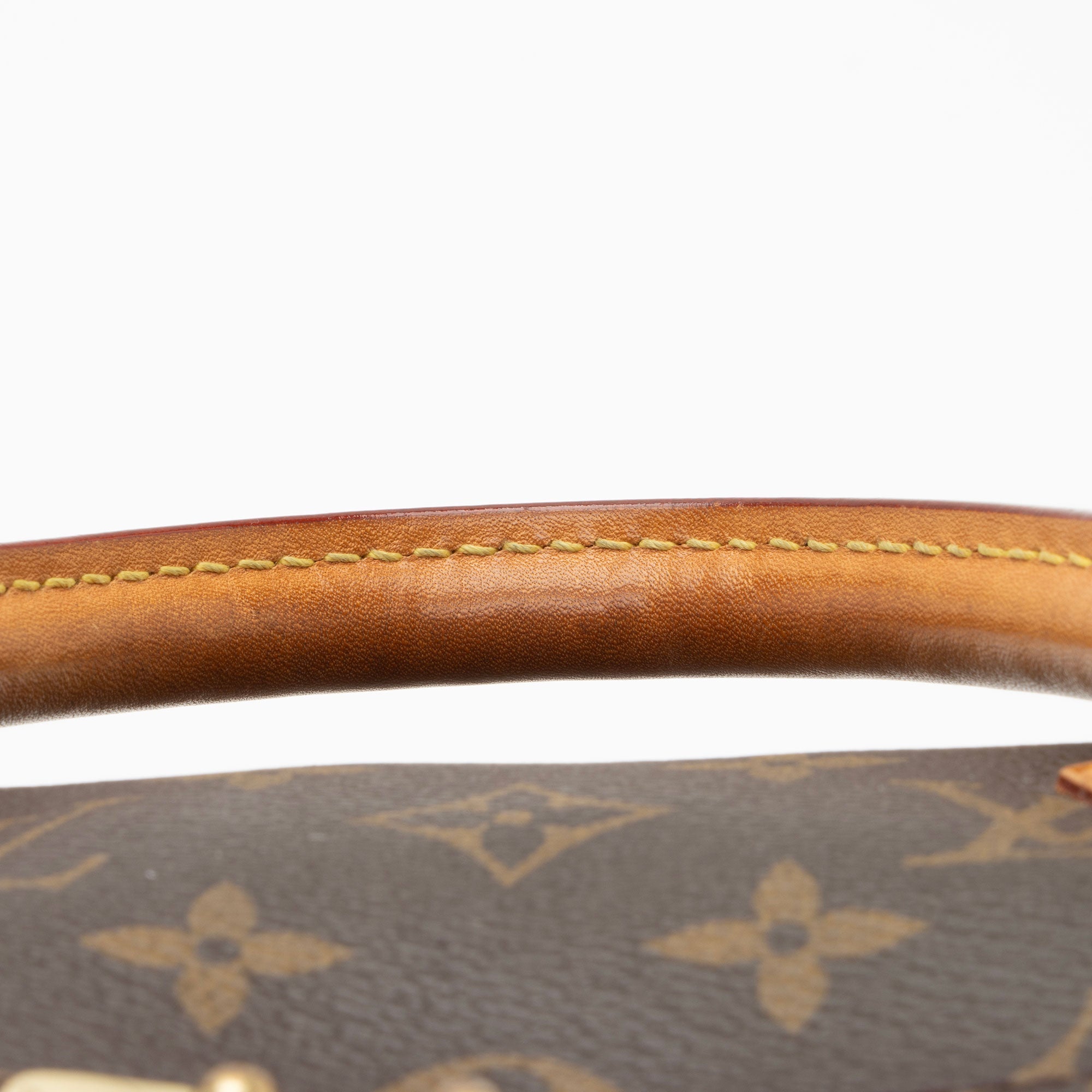 Louis Vuitton Monogram Canvas Speedy Bandouliere 35 Satchel (SHF-Y4r2B1)