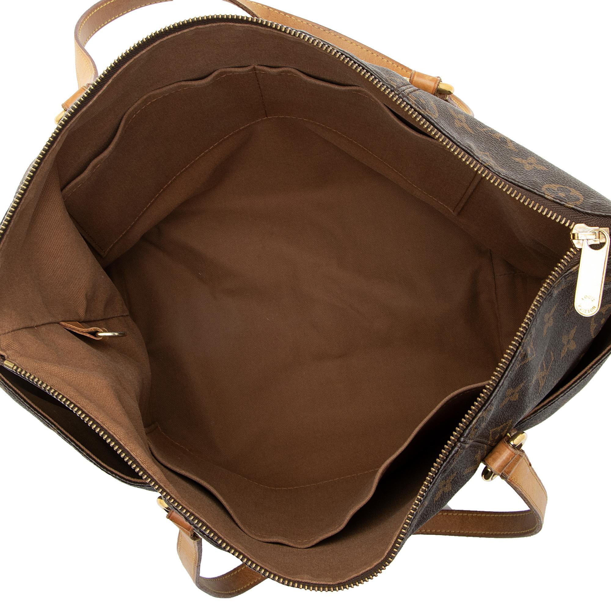 Louis Vuitton Monogram Canvas Totally MM Tote (SHF-7vne0i)