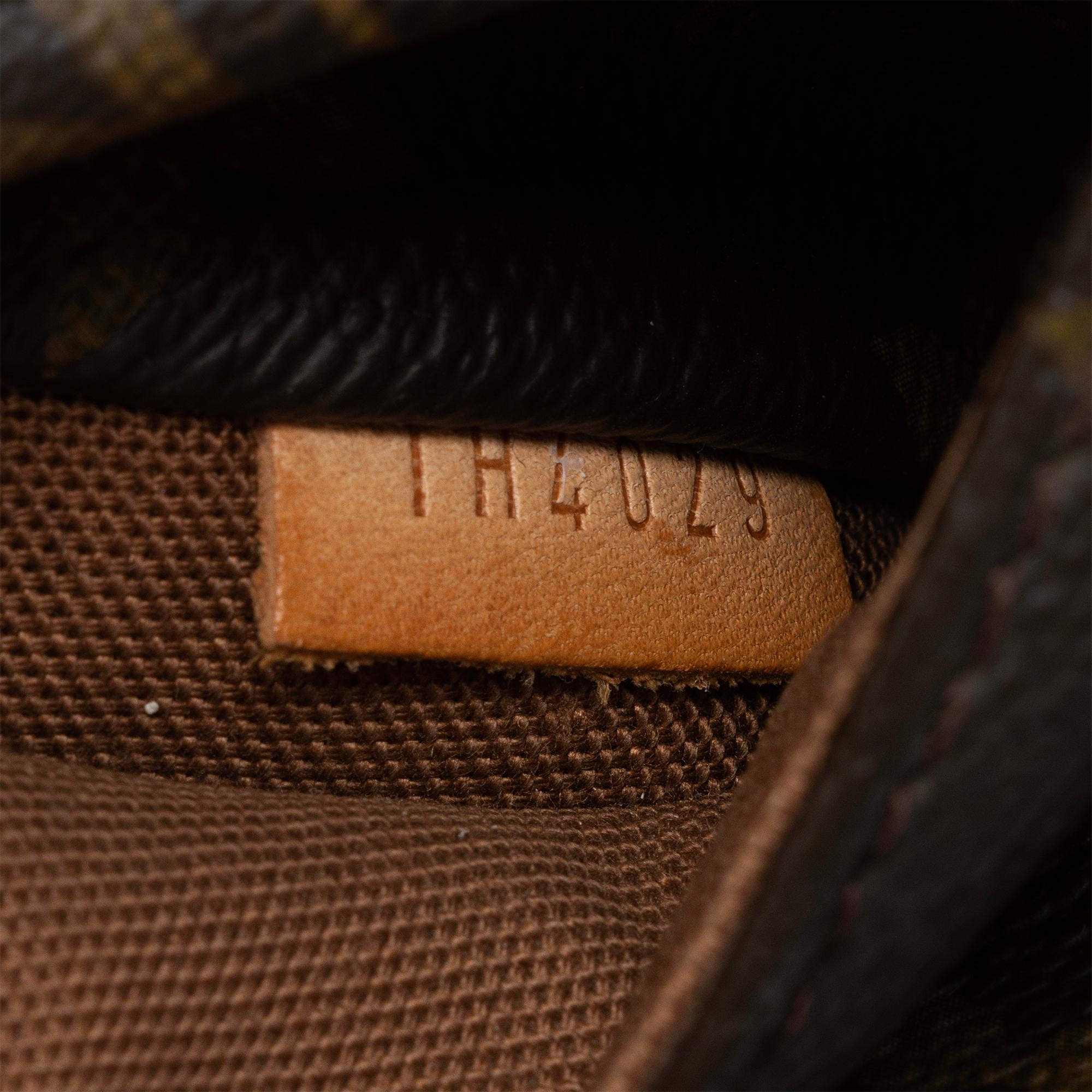 Louis Vuitton Monogram Canvas Totally MM Tote (SHF-IySz5R)