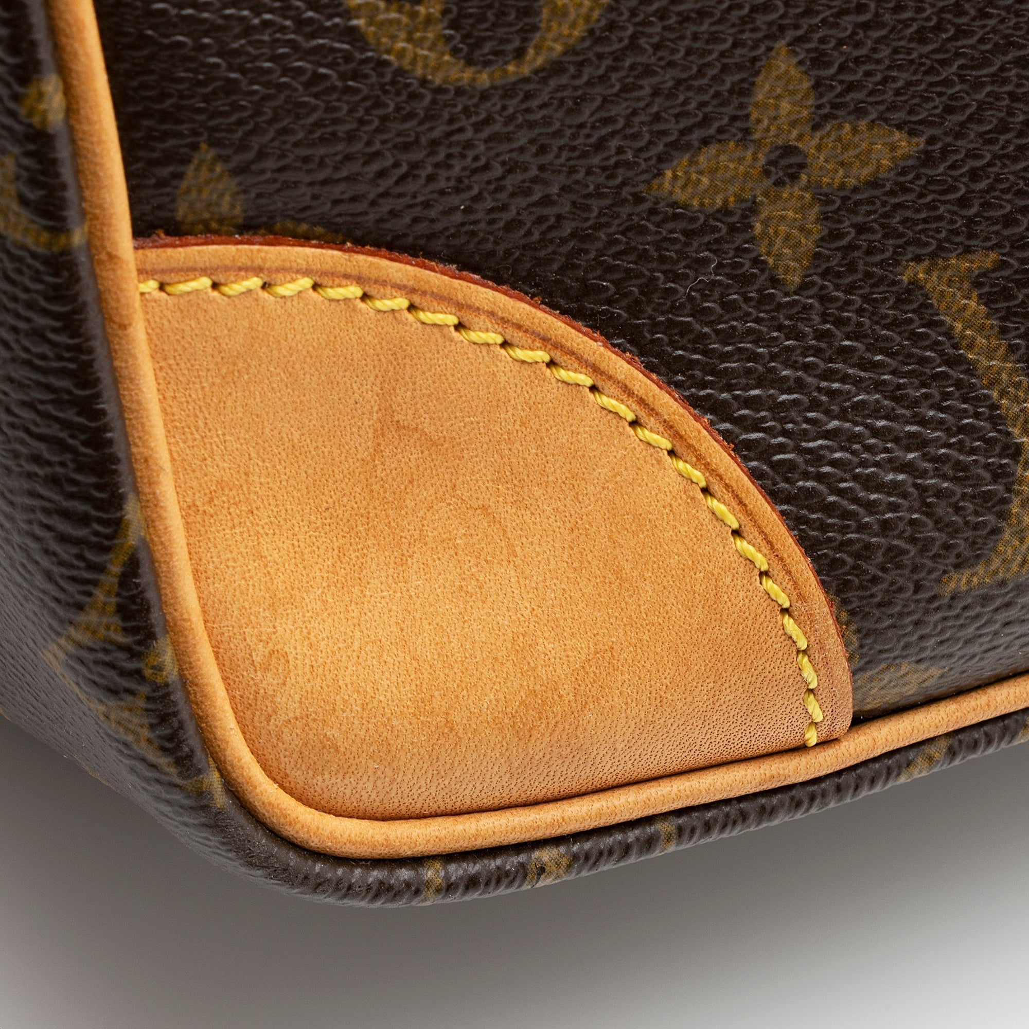 Louis Vuitton Monogram Canvas Trocadero 30 Shoulder Bag (SHF-22382)