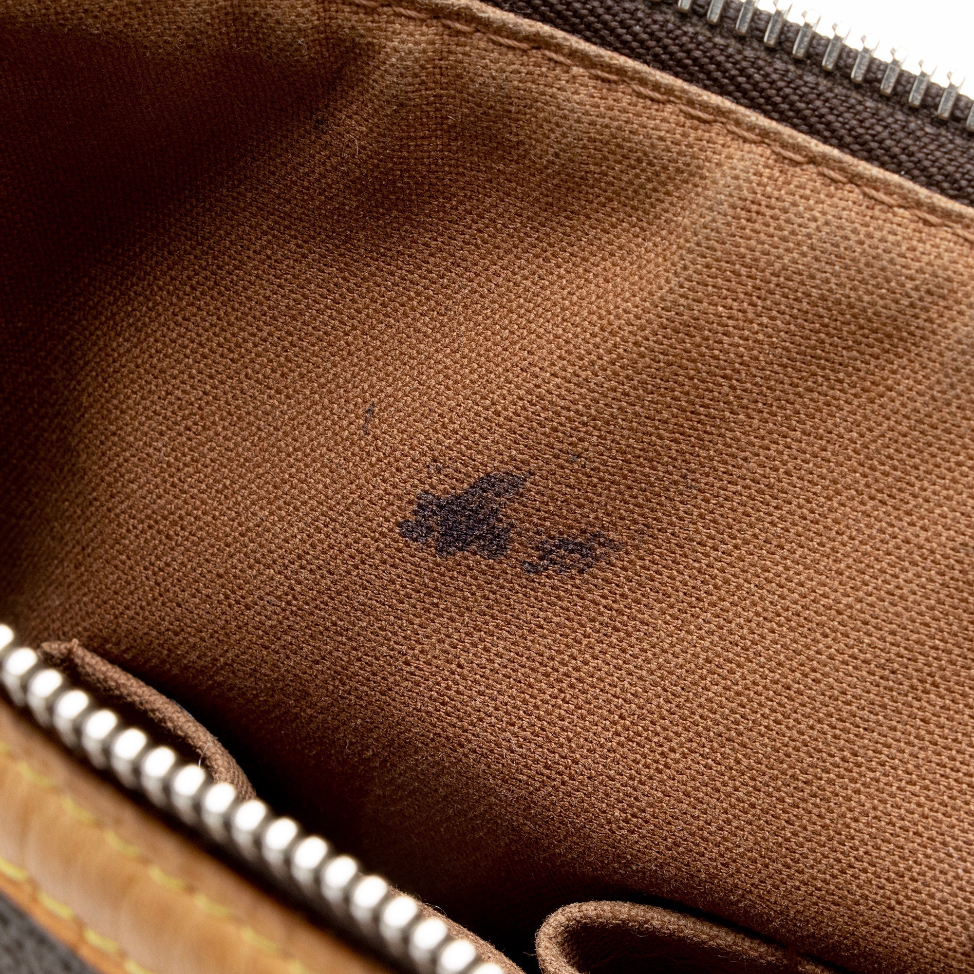Louis Vuitton Monogram Canvas Tulum PM Shoulder Bag (SHF-22995)