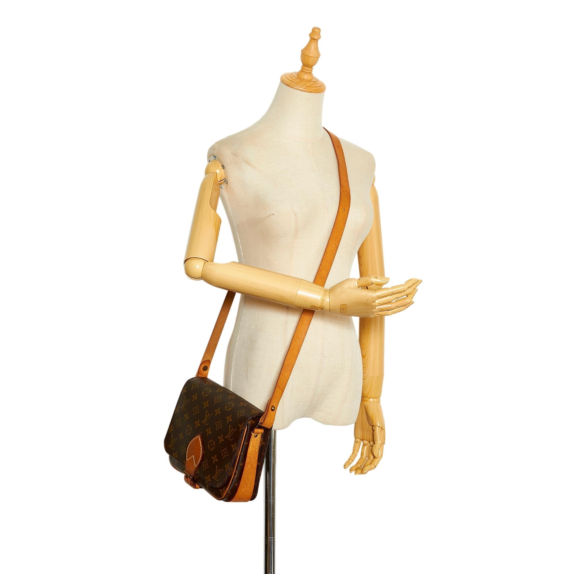Louis Vuitton Monogram Cartouchiere MM (SHG-z2FjvN)