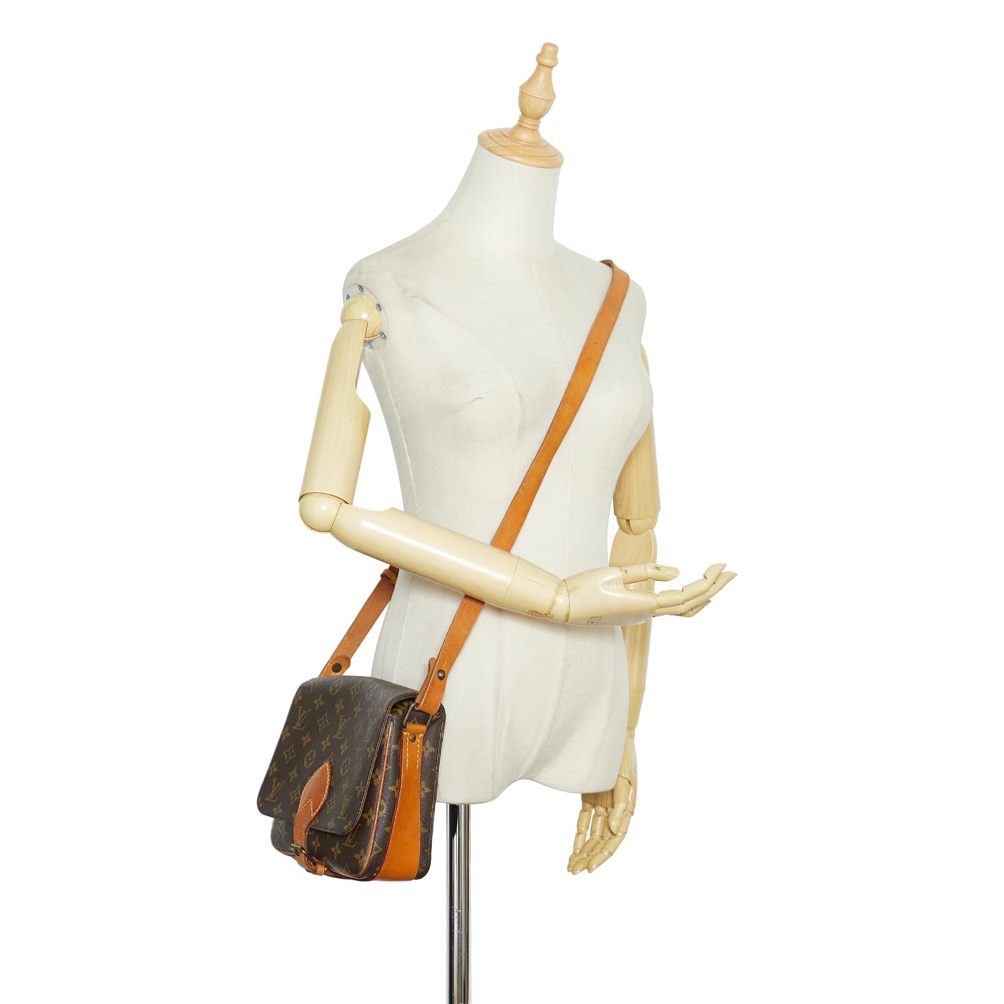 Louis Vuitton Monogram Cartouchiere MM (SHG-PnAsw4)