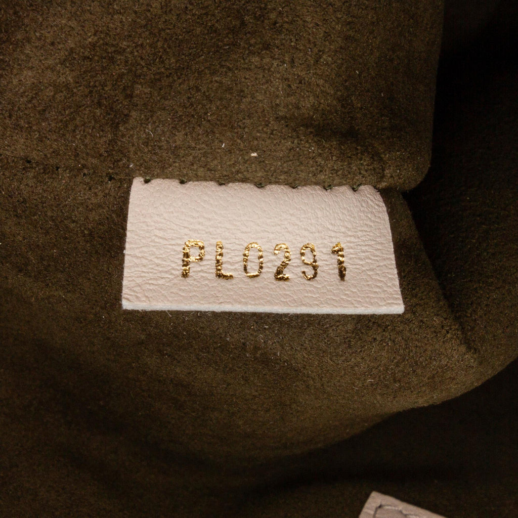 Louis Vuitton Monogram Coussin PM (SHG-HCWaJN)
