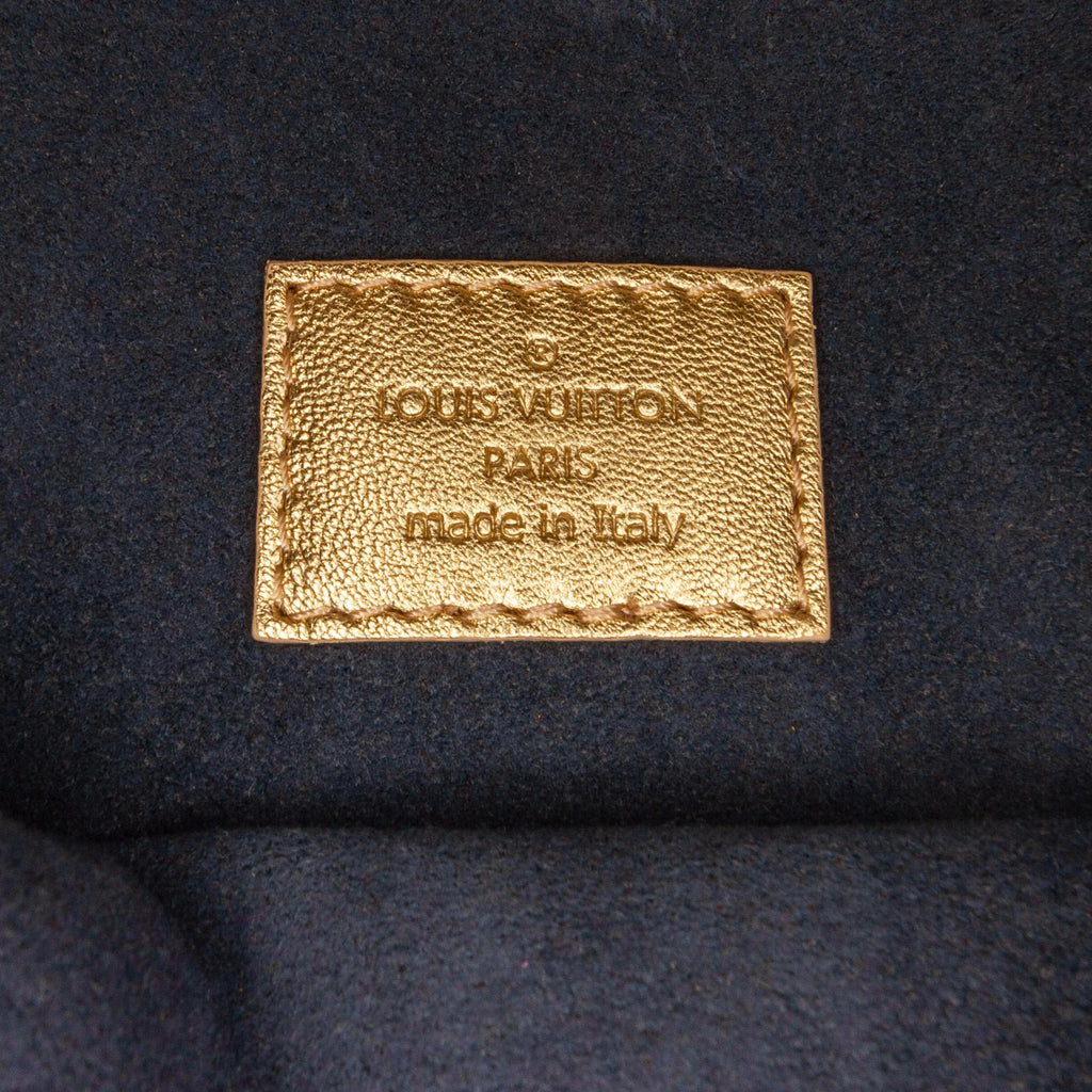 Louis Vuitton Monogram Coussin PM (SHG-eFaZ1V)