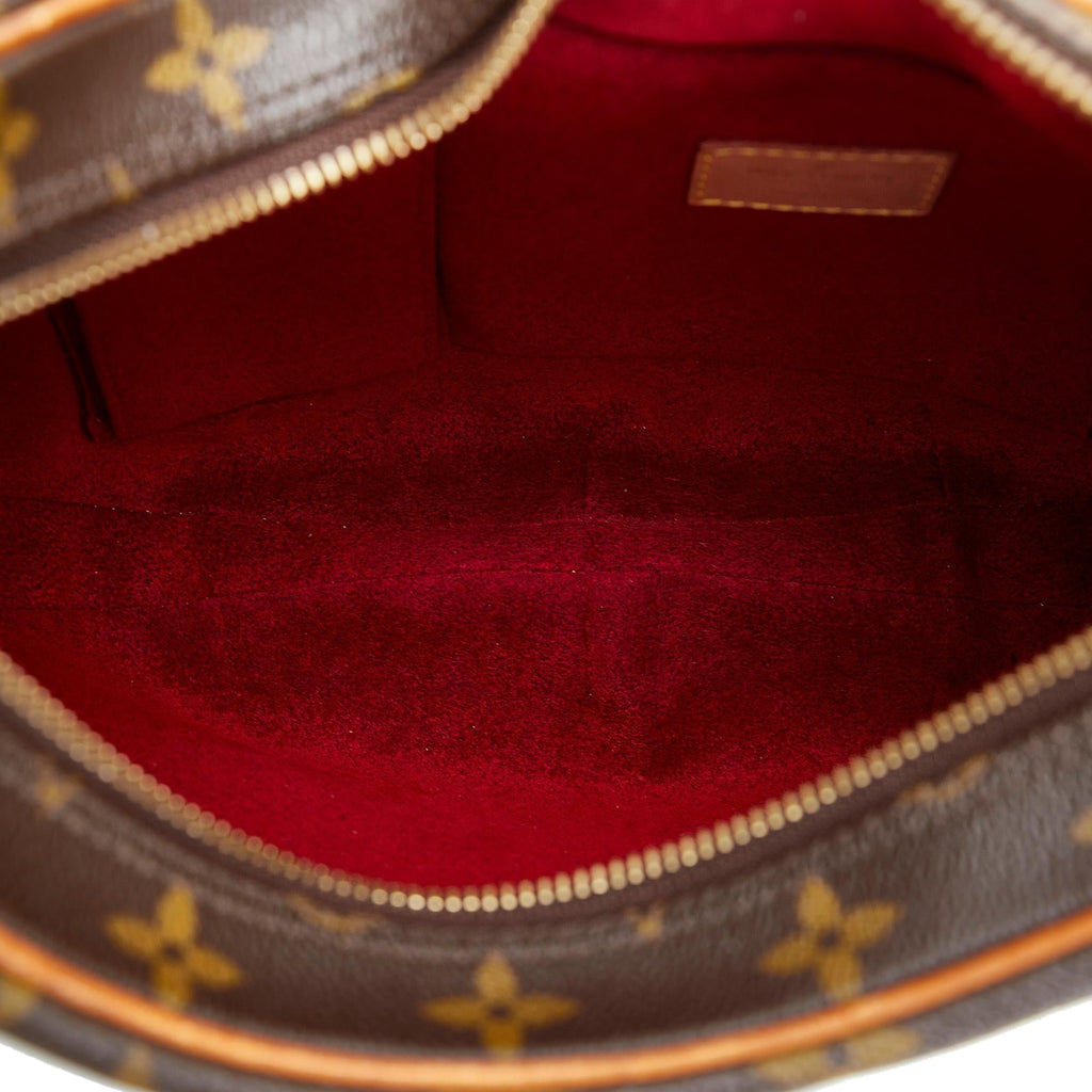 Louis Vuitton Monogram Croissant MM (SHG-HugIcI)