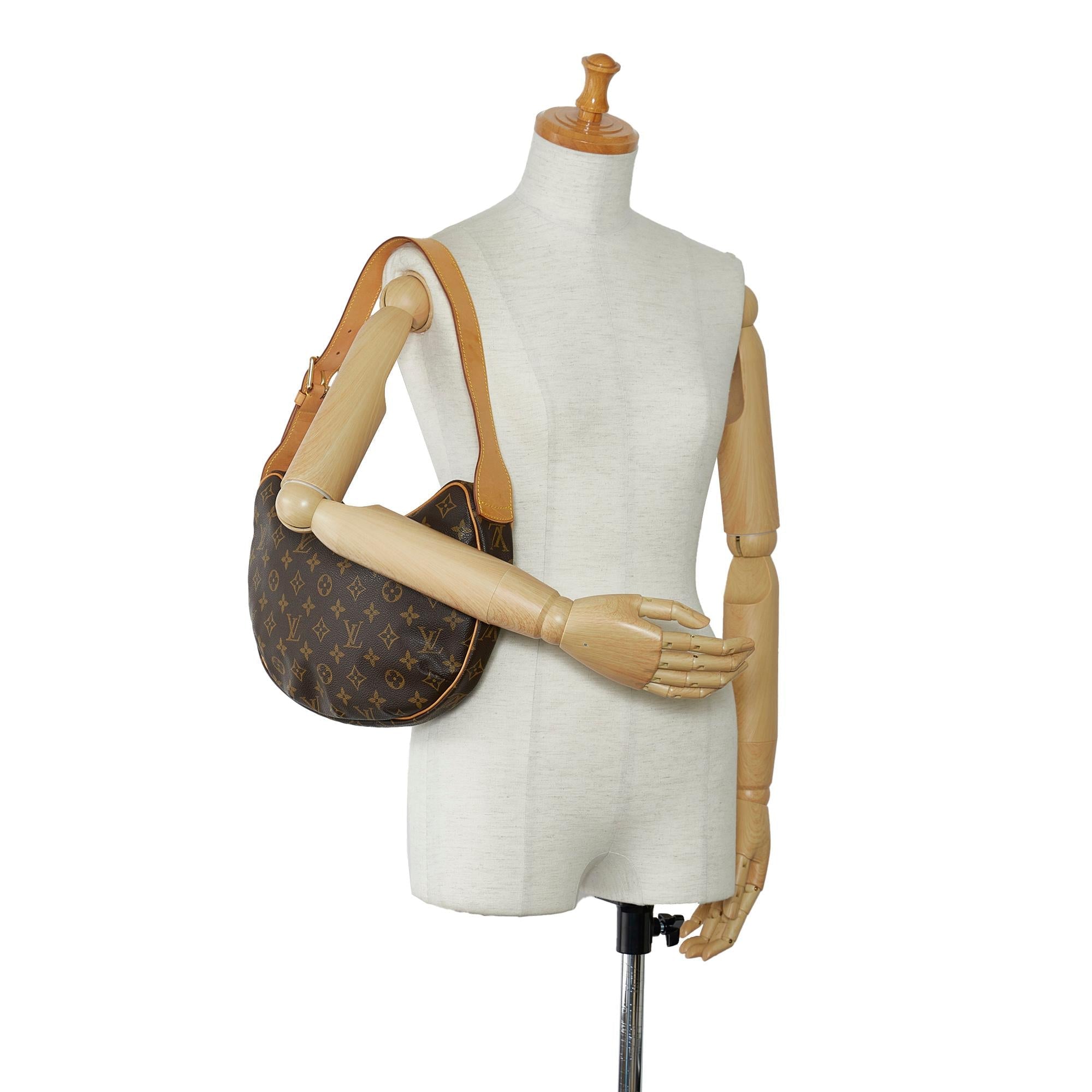 Louis Vuitton Monogram Croissant MM (SHG-LsrsMd)