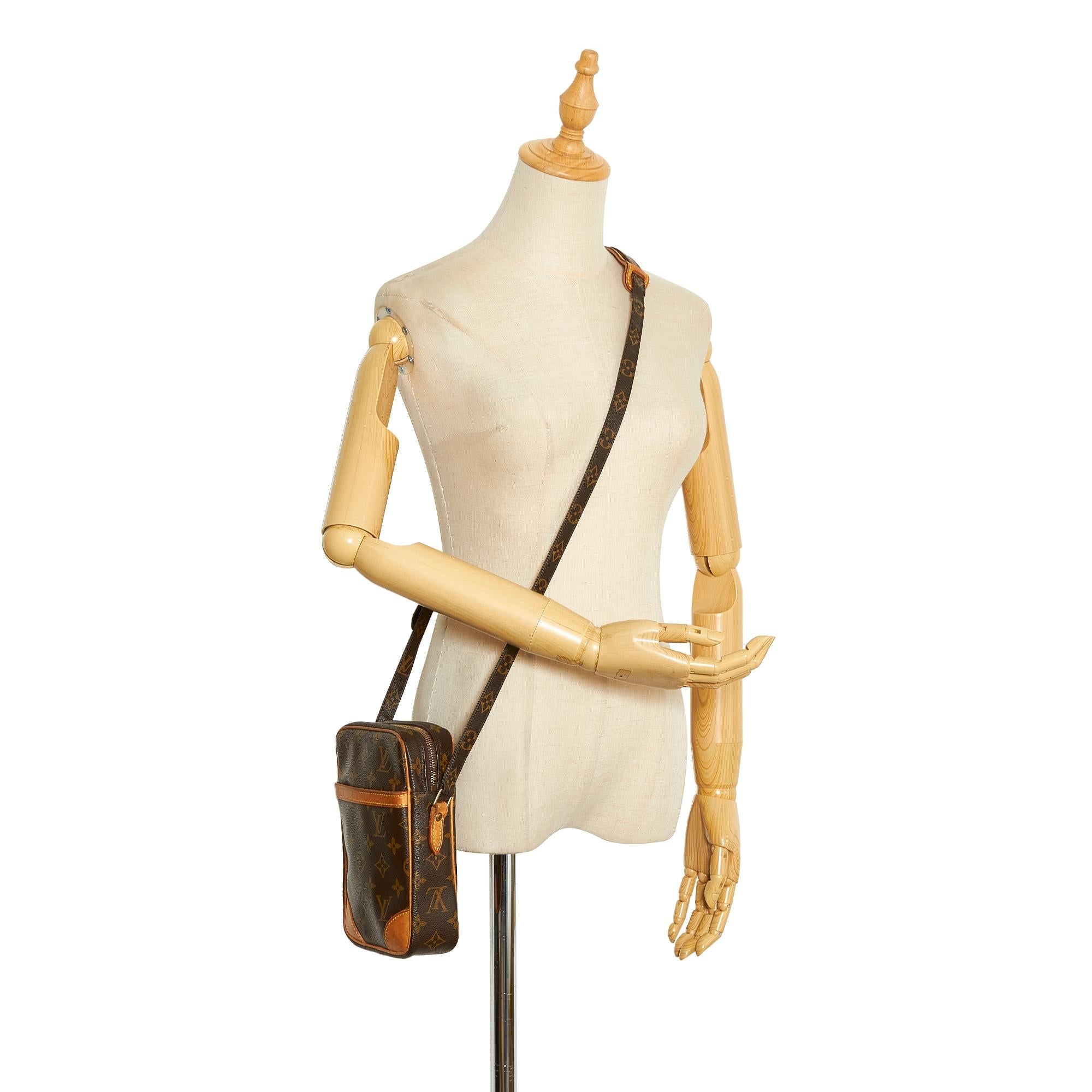 Louis Vuitton Monogram Danube (SHG-Xv2ioP)