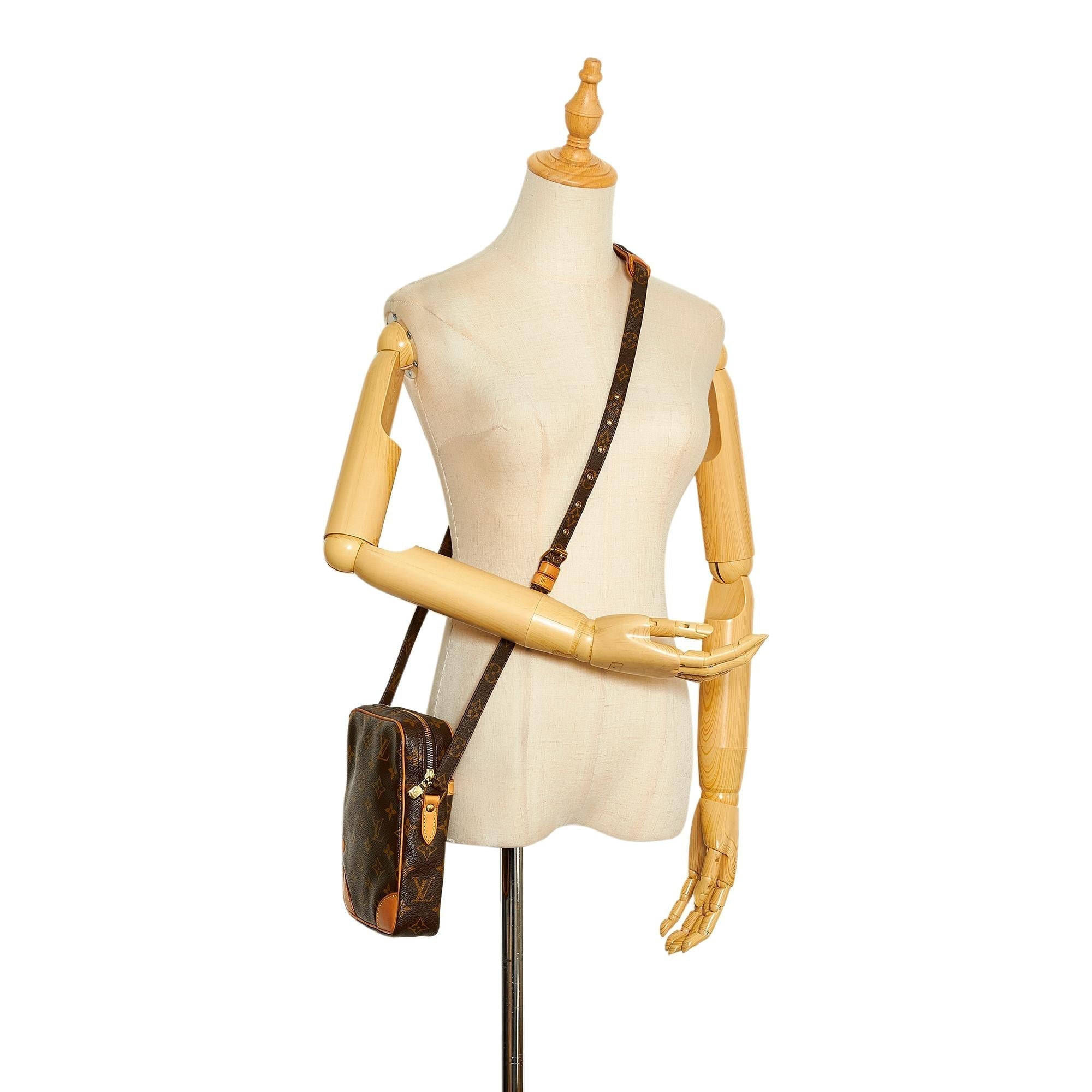 Louis Vuitton Monogram Danube (SHG-wwuspF)