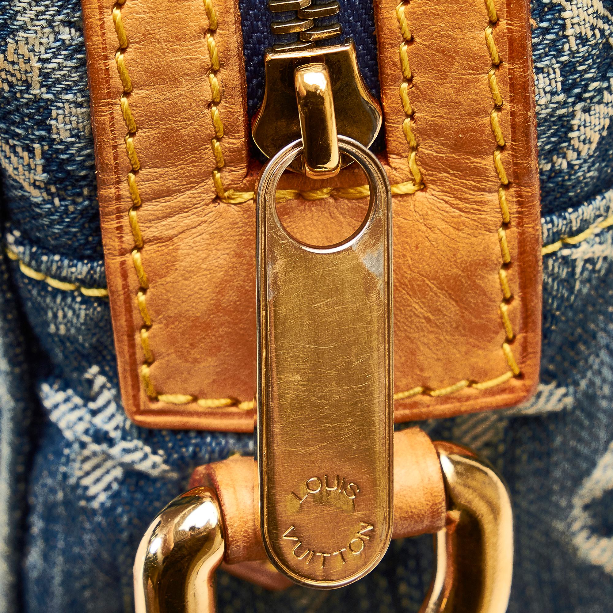 Louis Vuitton Monogram Denim Camera Bag (SHG-ykQse0)