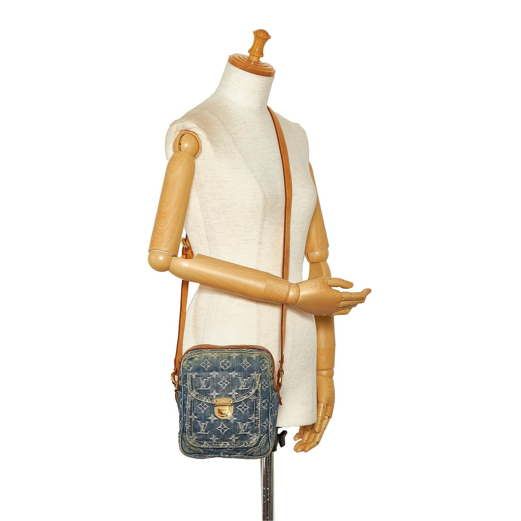 Louis Vuitton Monogram Denim Camera Bag (SHG-ykQse0)