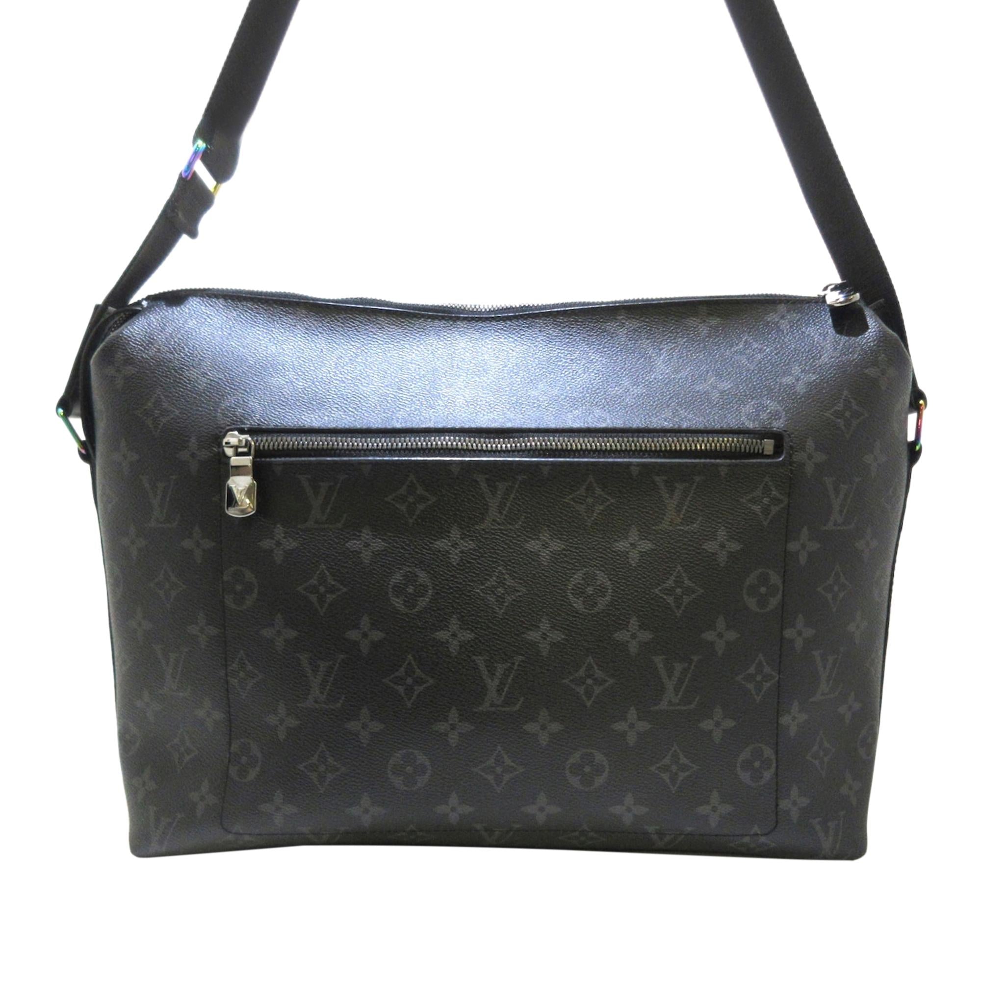 Louis Vuitton Monogram Eclipse Apollo Messenger MM (SHG-37708)