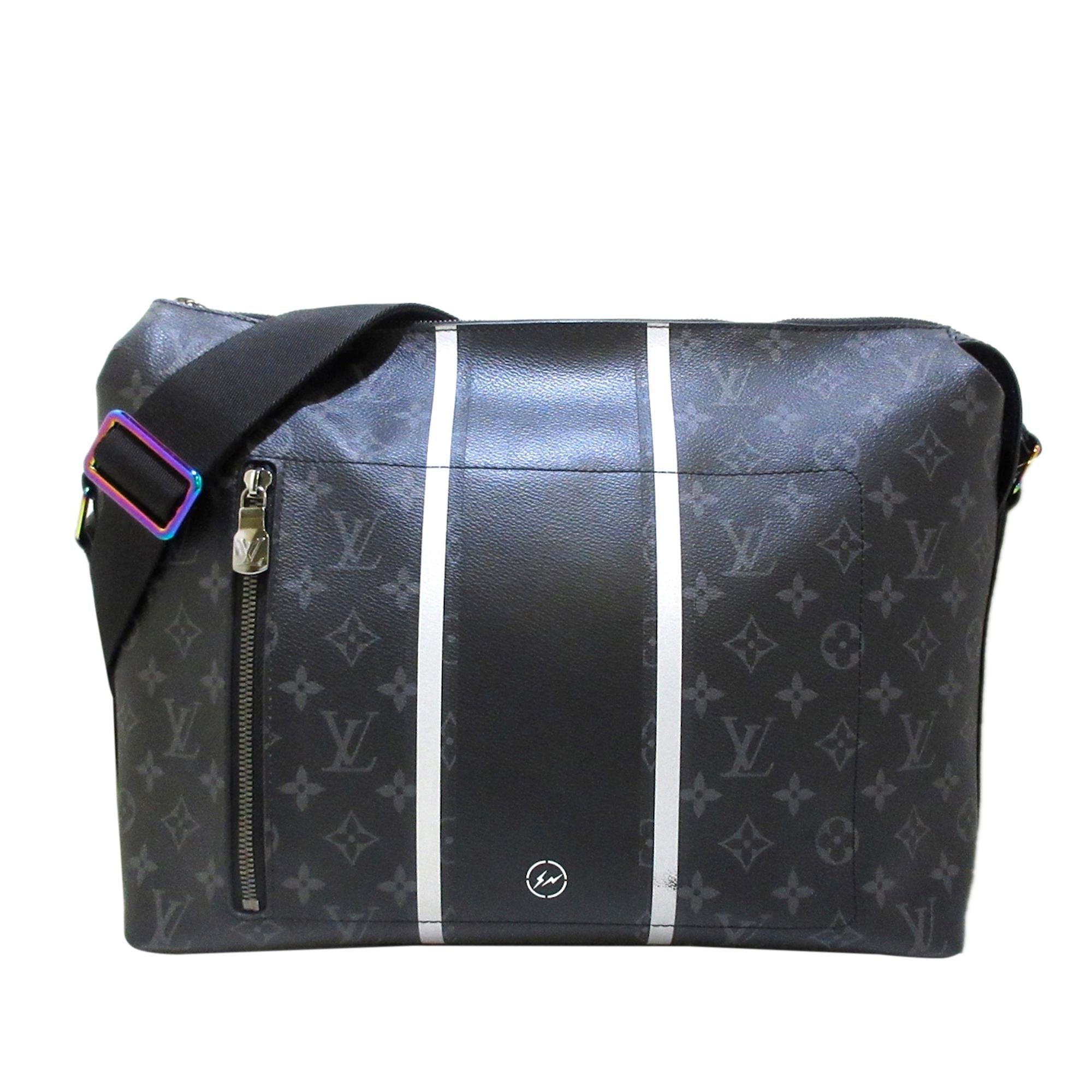 Louis Vuitton Monogram Eclipse Apollo Messenger MM (SHG-37708)