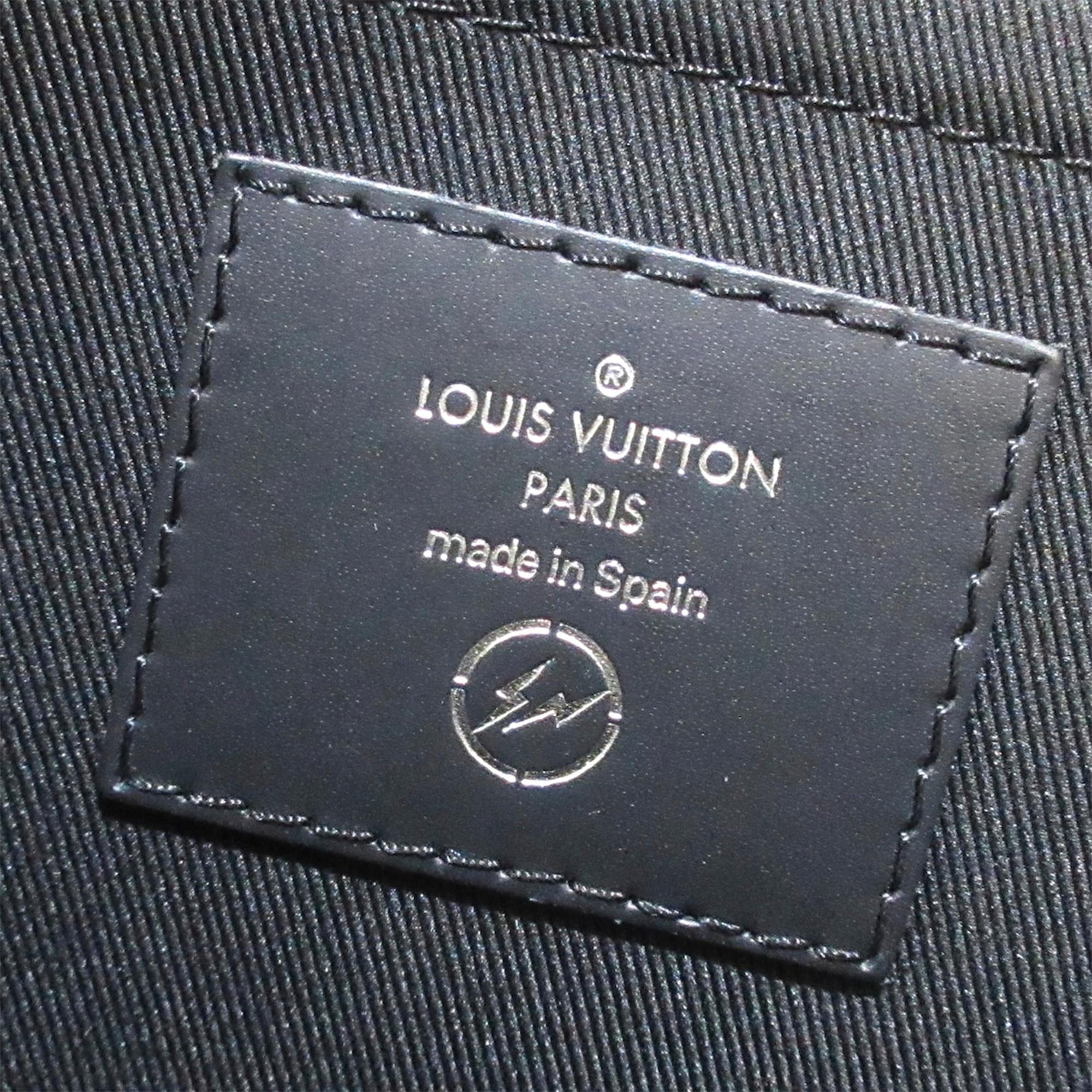 Louis Vuitton Monogram Eclipse Apollo Messenger MM (SHG-37708)
