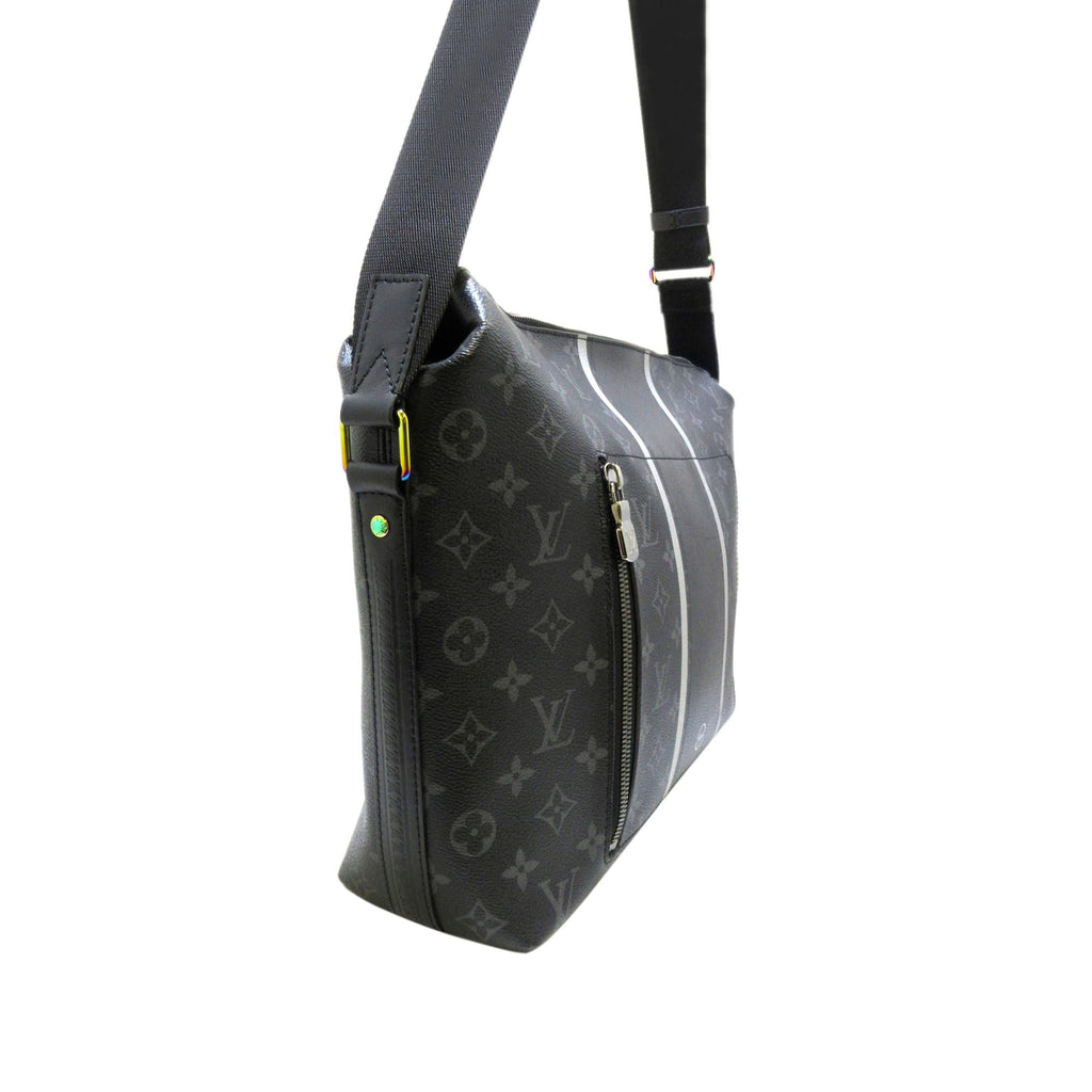 Louis Vuitton Monogram Eclipse Apollo Messenger MM (SHG-37708)