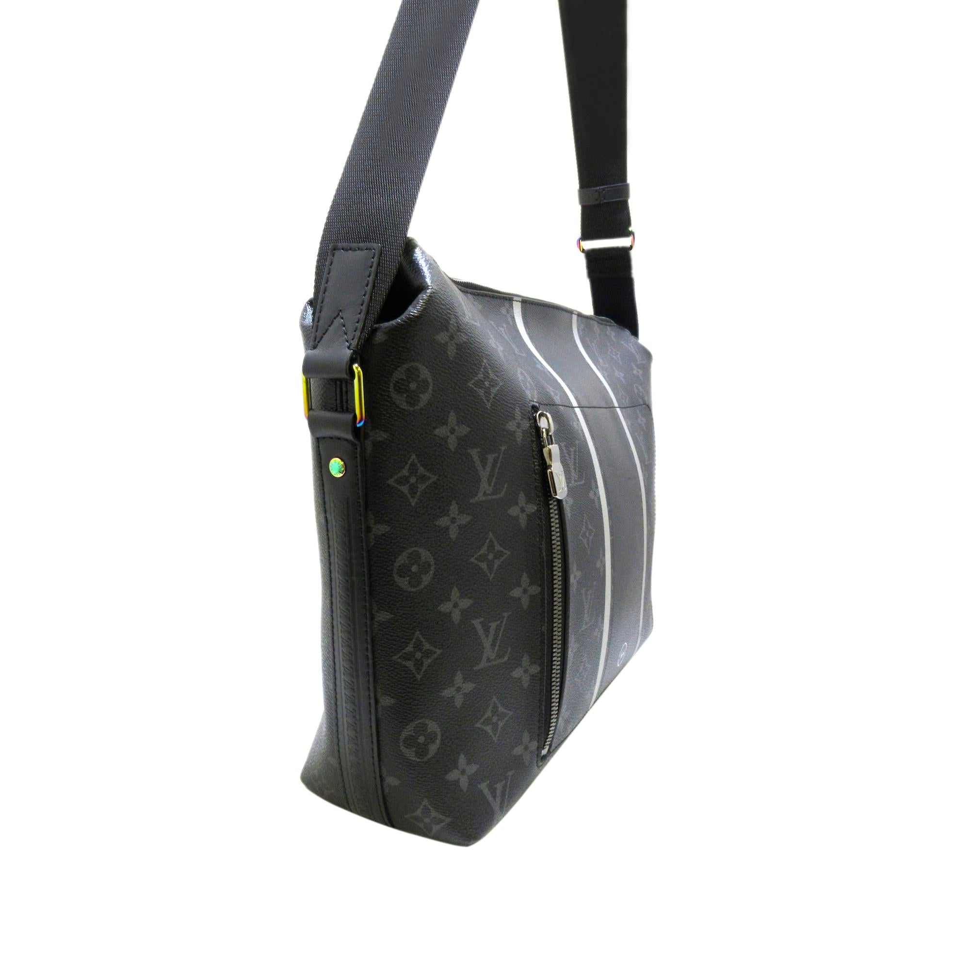 Louis Vuitton Monogram Eclipse Apollo Messenger MM (SHG-37708)