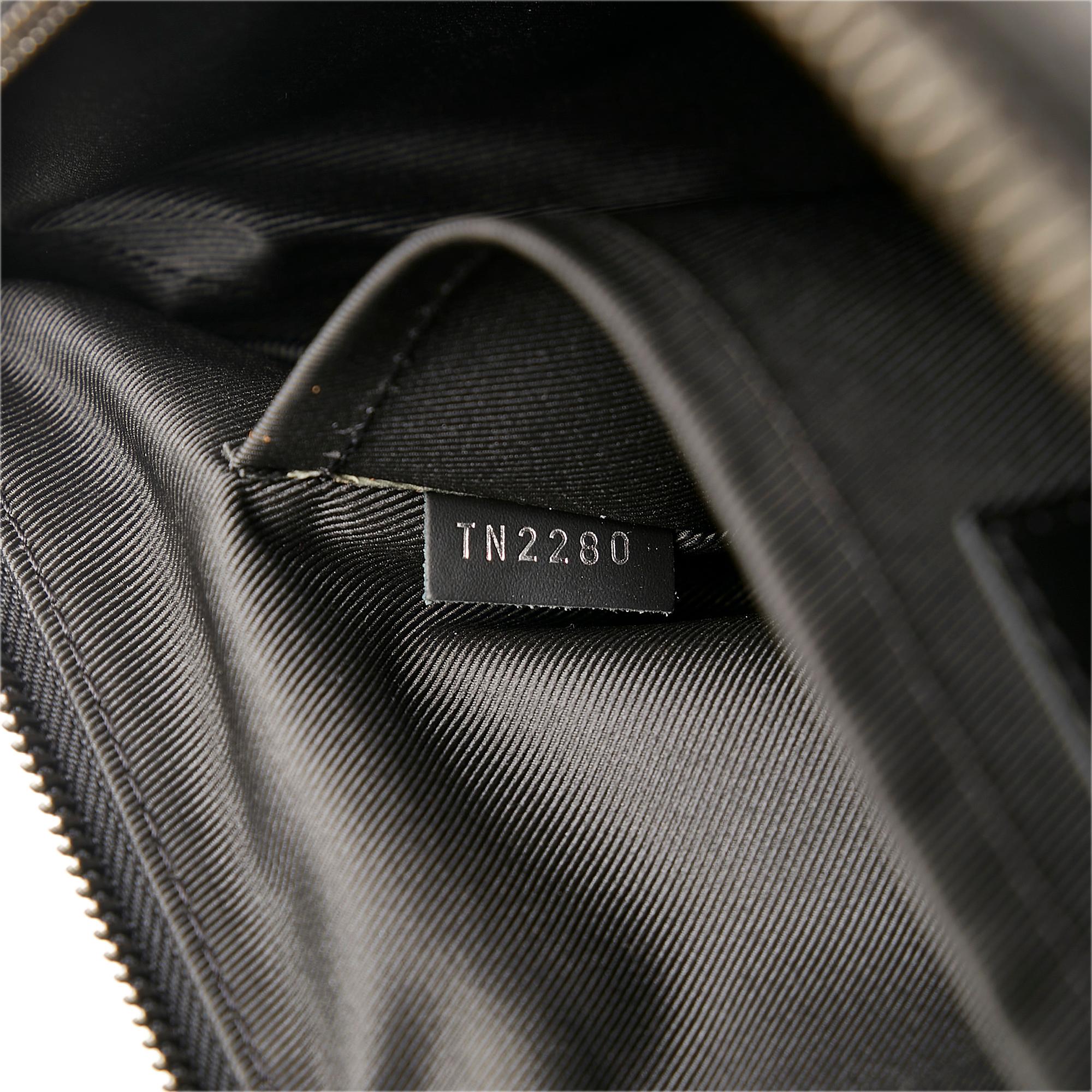 Louis Vuitton Monogram Eclipse Discovery Pochette (SHG-36519)