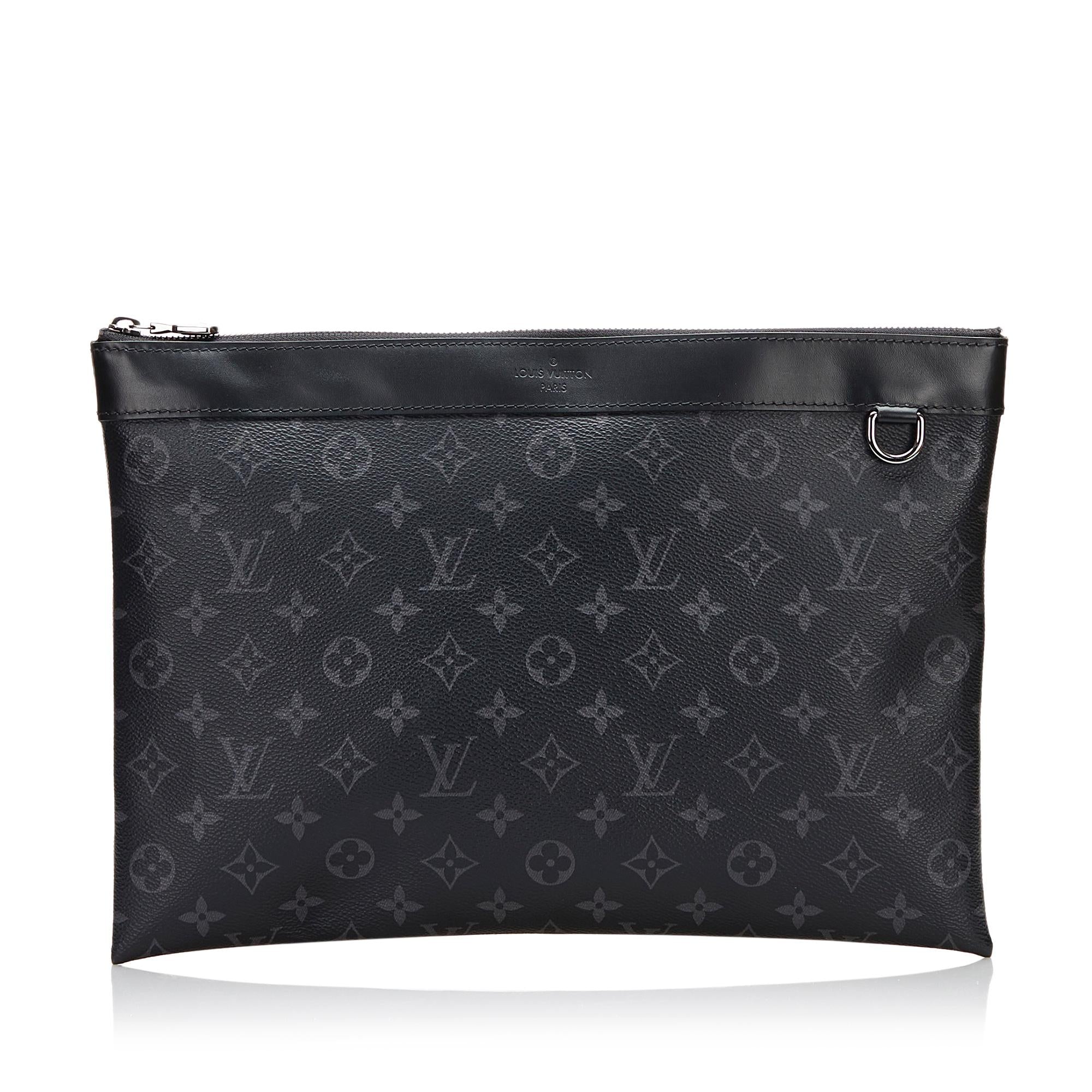 Louis Vuitton Monogram Eclipse Discovery Pochette (SHG-36519)