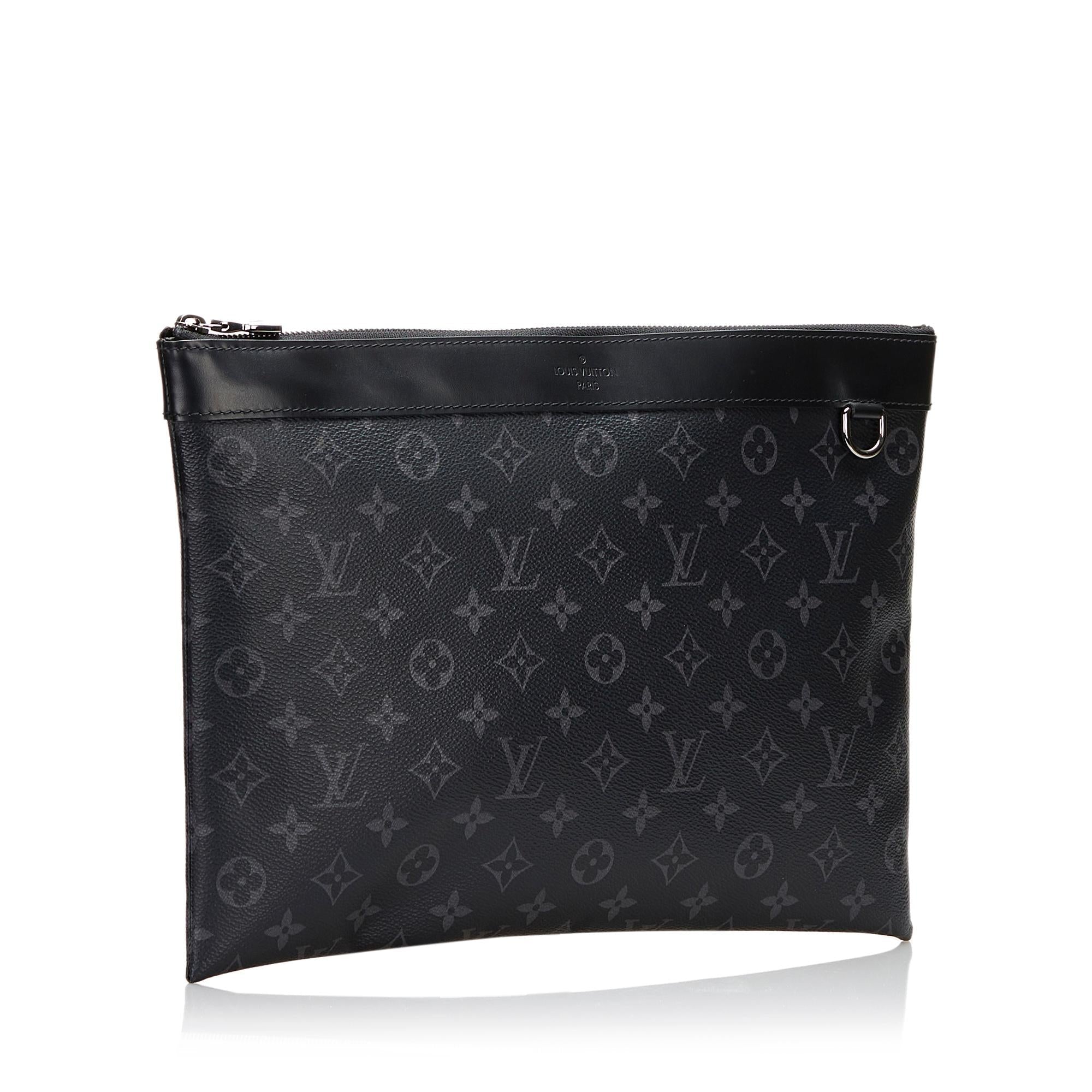 Louis Vuitton Monogram Eclipse Discovery Pochette (SHG-36519)