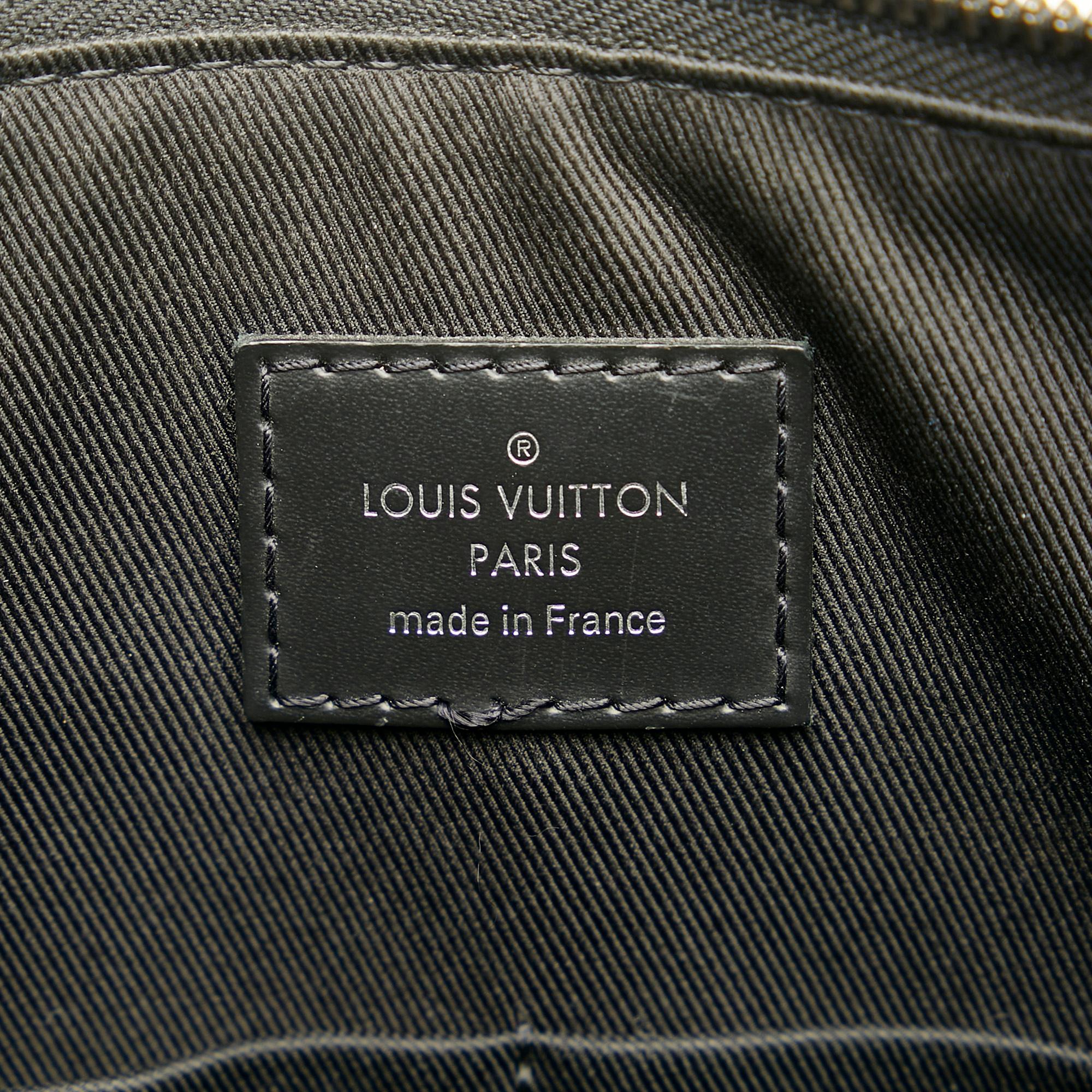 Louis Vuitton Monogram Eclipse Explorer (SHG-37978)