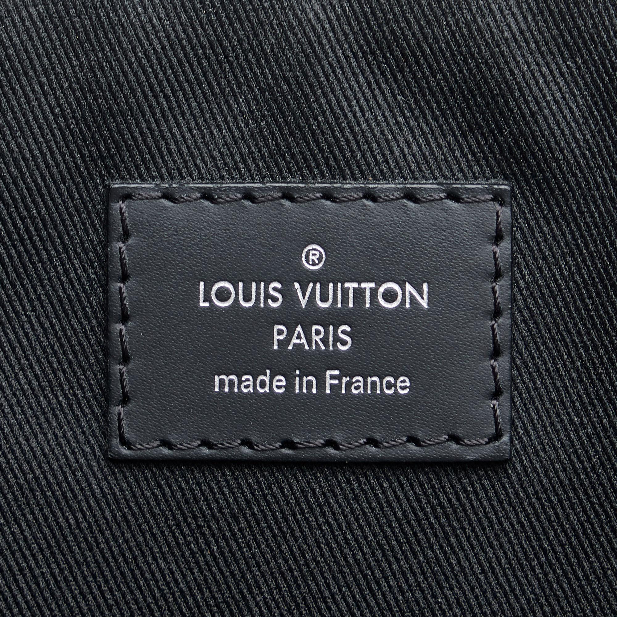 Louis Vuitton Monogram Eclipse Explorer (SHG-5bcl1T)