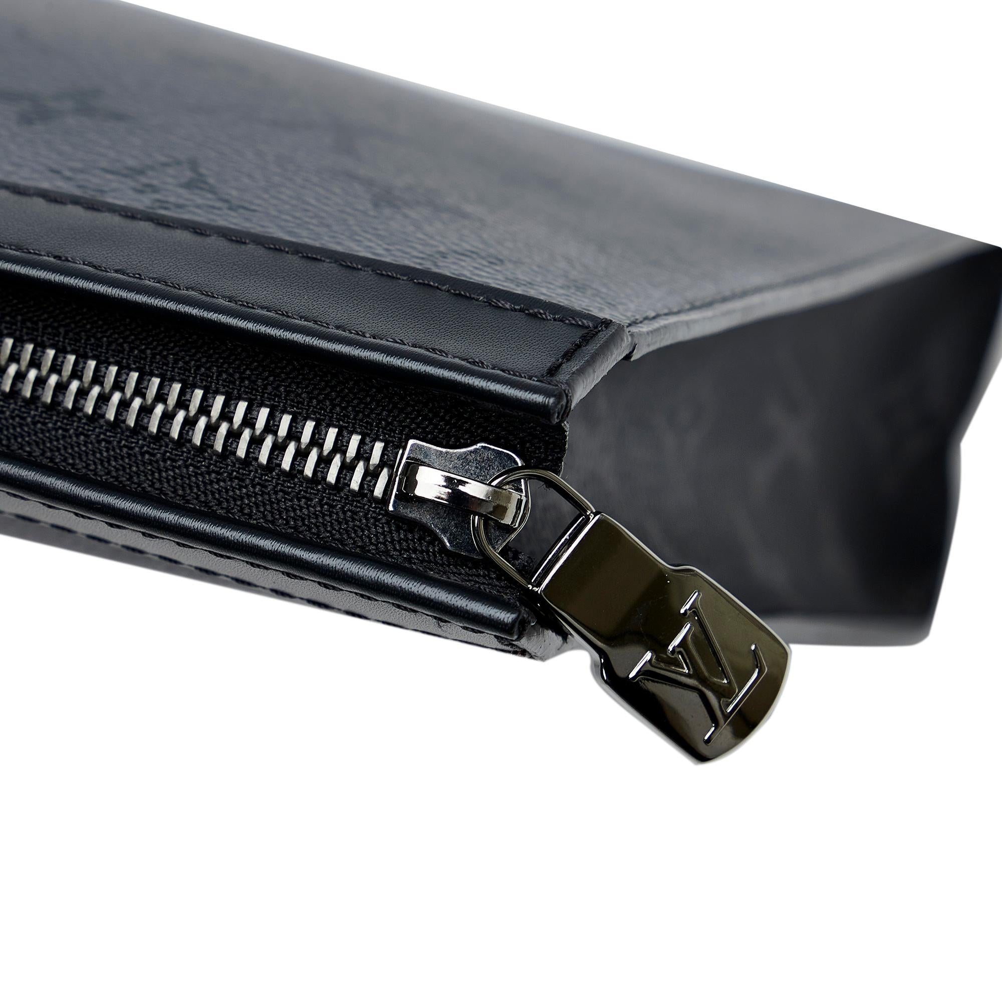 Louis Vuitton Monogram Eclipse Pochette Voyage MM (SHG-w7cjZA)