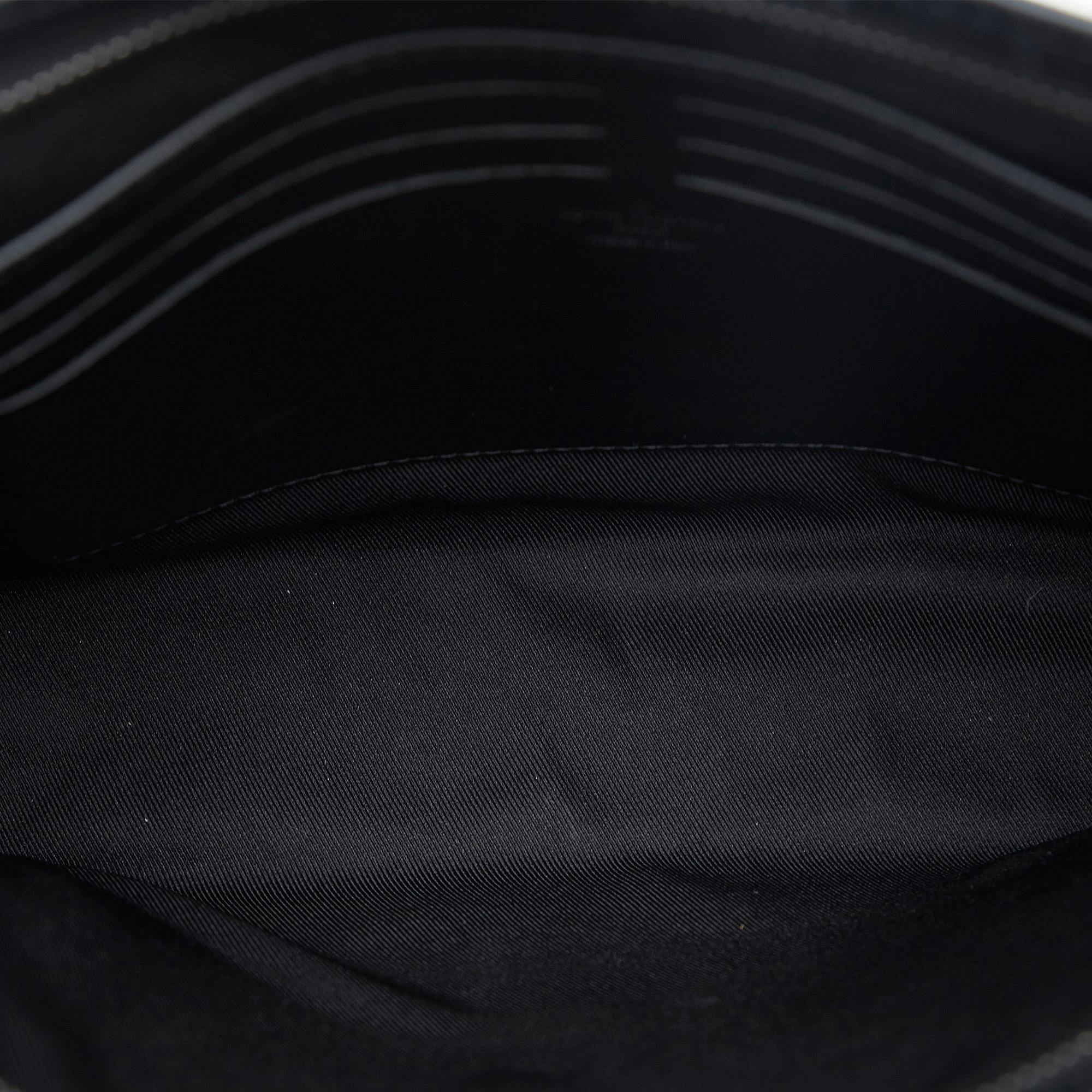 Louis Vuitton Monogram Eclipse Pochette Voyage MM (SHG-w7cjZA)