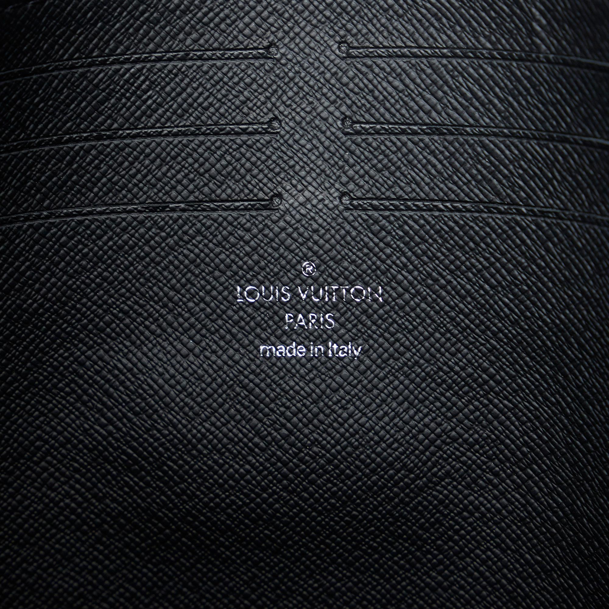 Louis Vuitton Monogram Eclipse Pochette Voyage MM (SHG-w7cjZA)